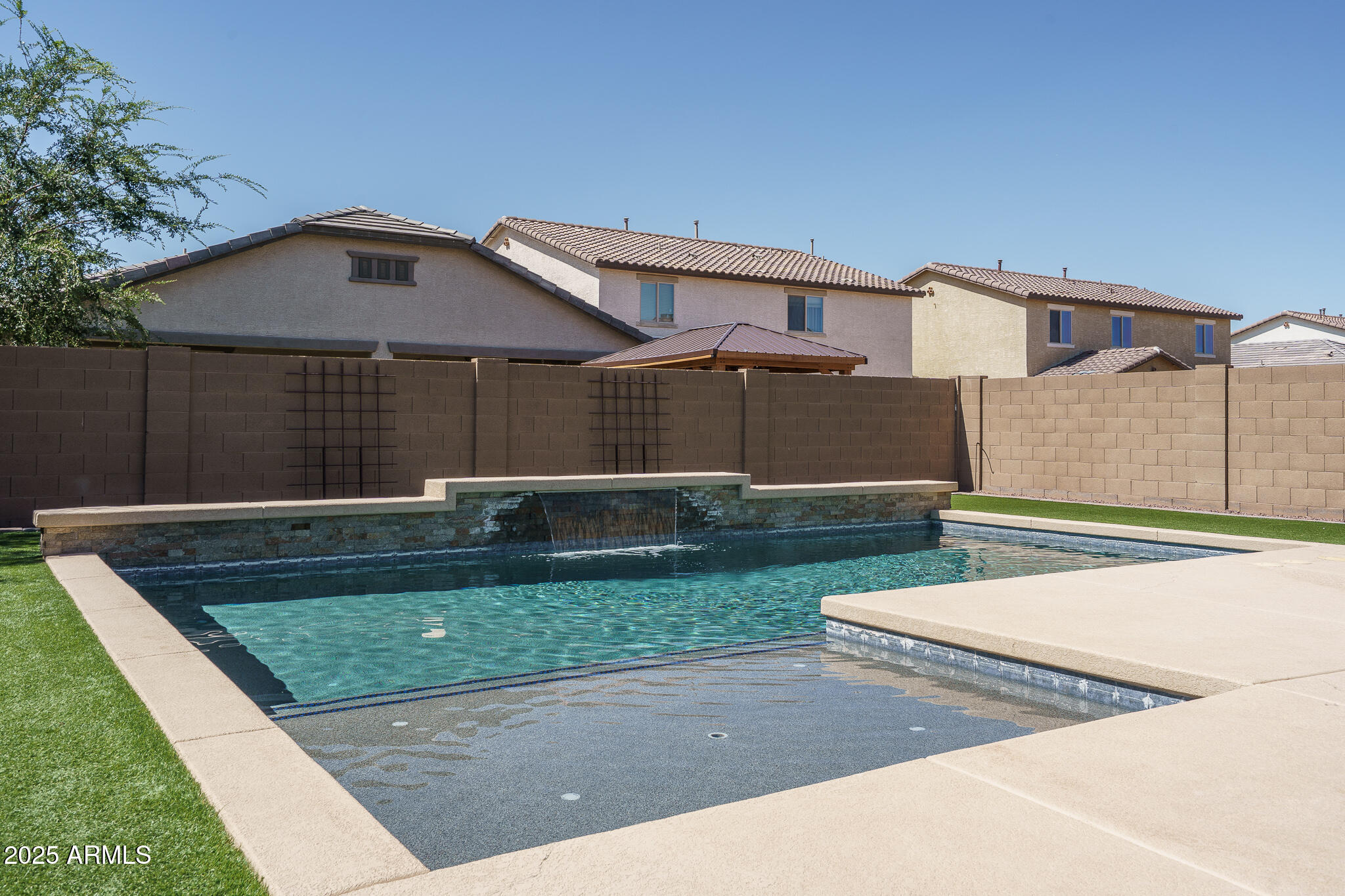 10217 W MARGUERITE Avenue