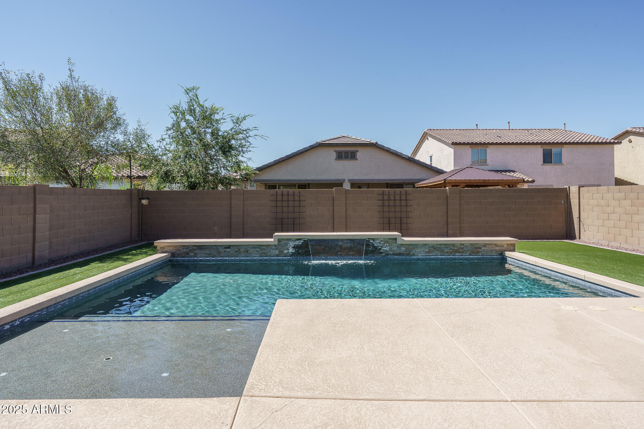 10217 W MARGUERITE Avenue