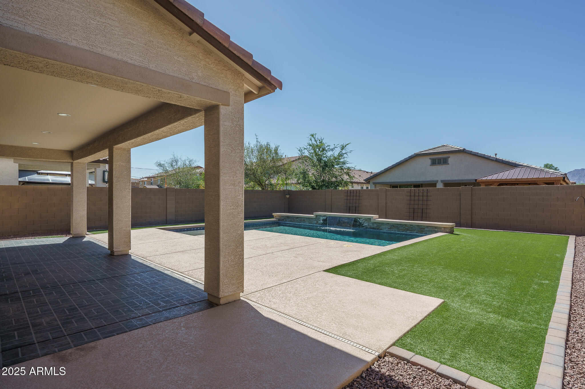 10217 W MARGUERITE Avenue