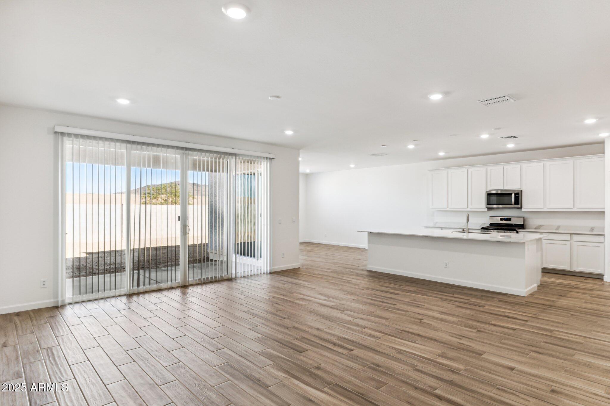 15354 W COTTONTAIL Lane