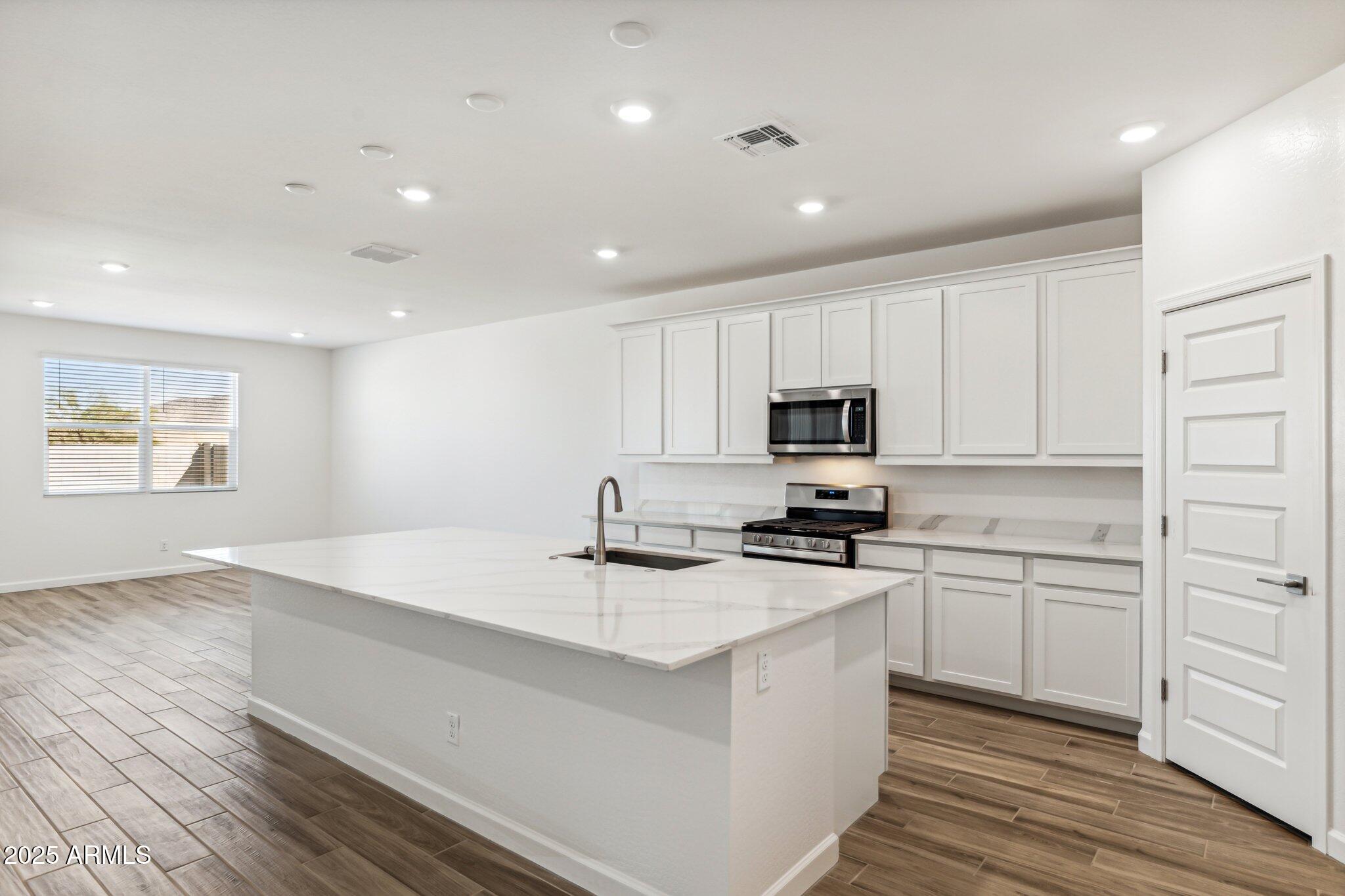 15354 W COTTONTAIL Lane