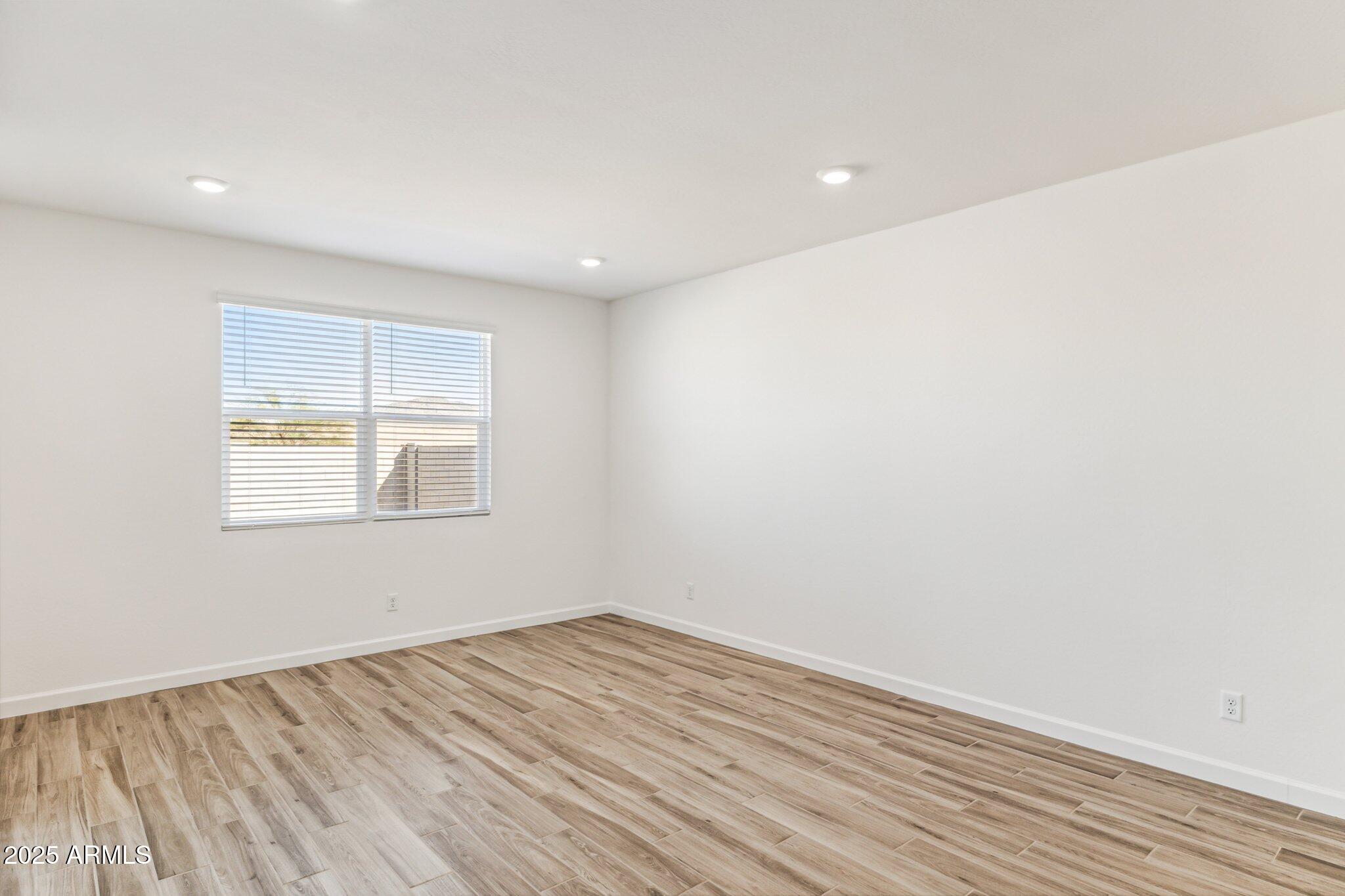 15354 W COTTONTAIL Lane