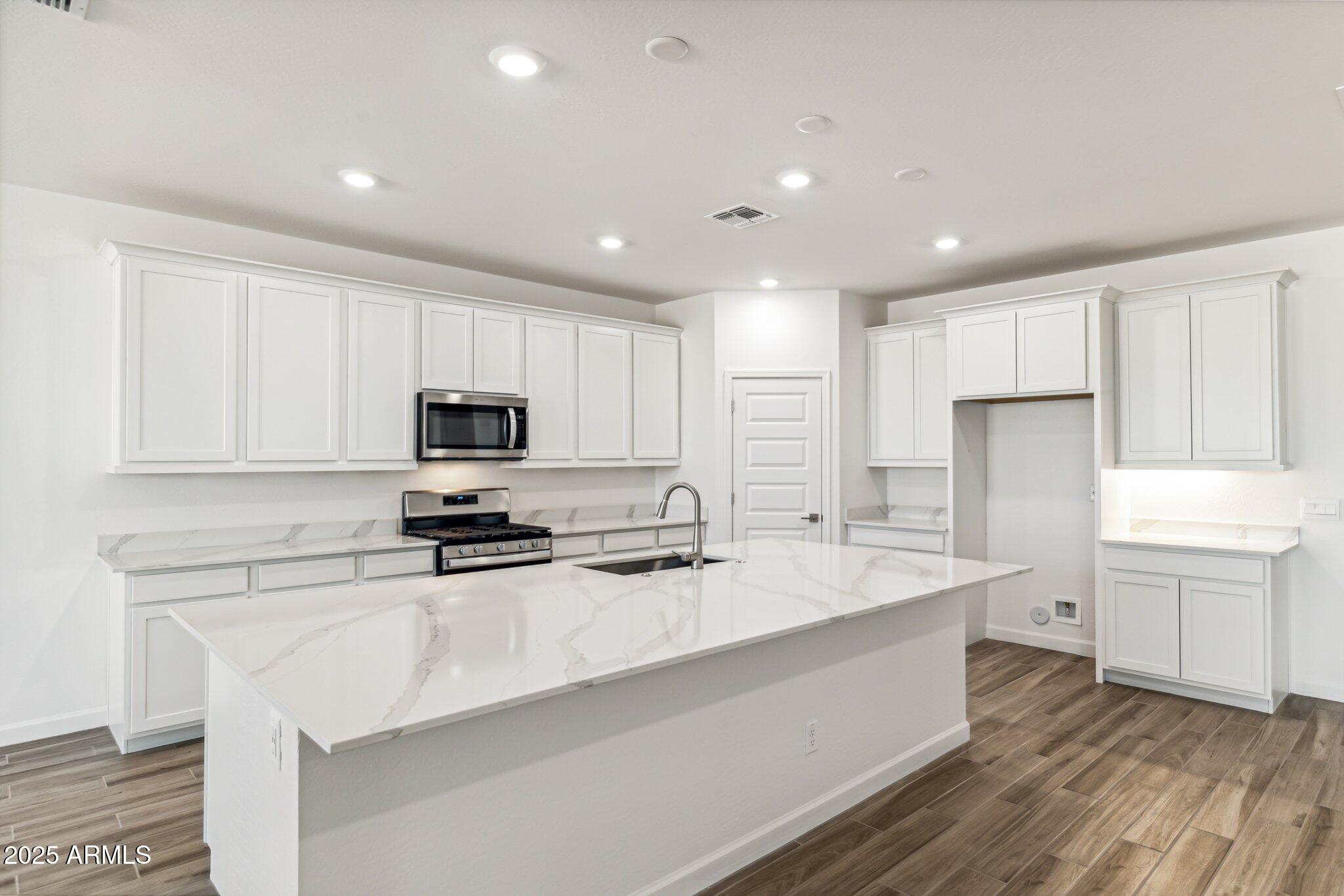 15354 W COTTONTAIL Lane