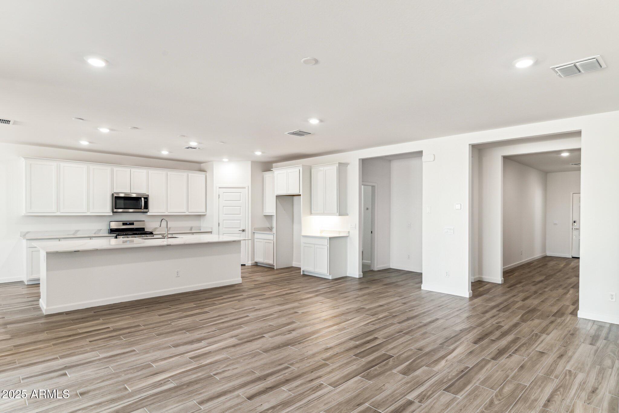 15354 W COTTONTAIL Lane