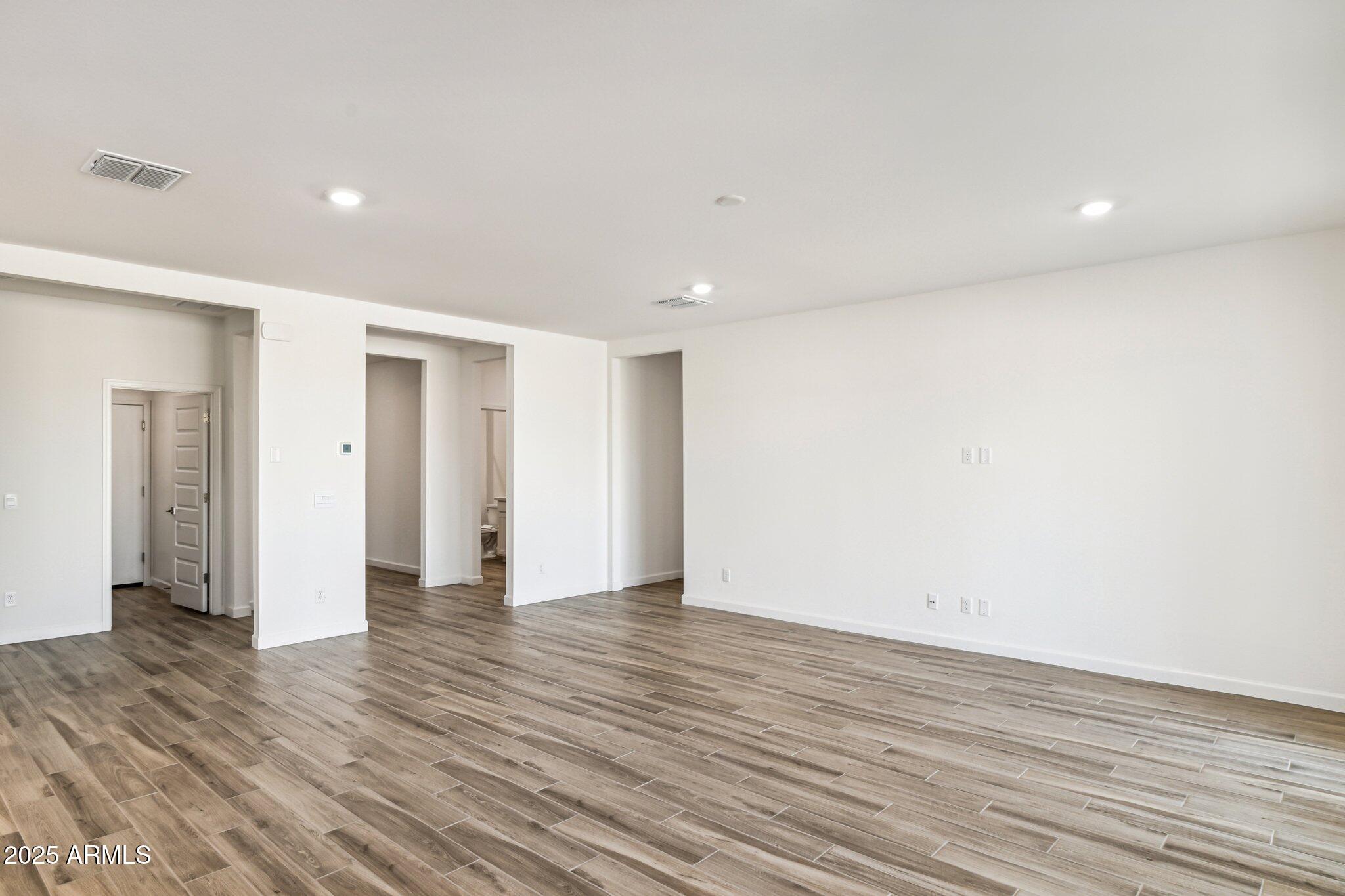 15354 W COTTONTAIL Lane