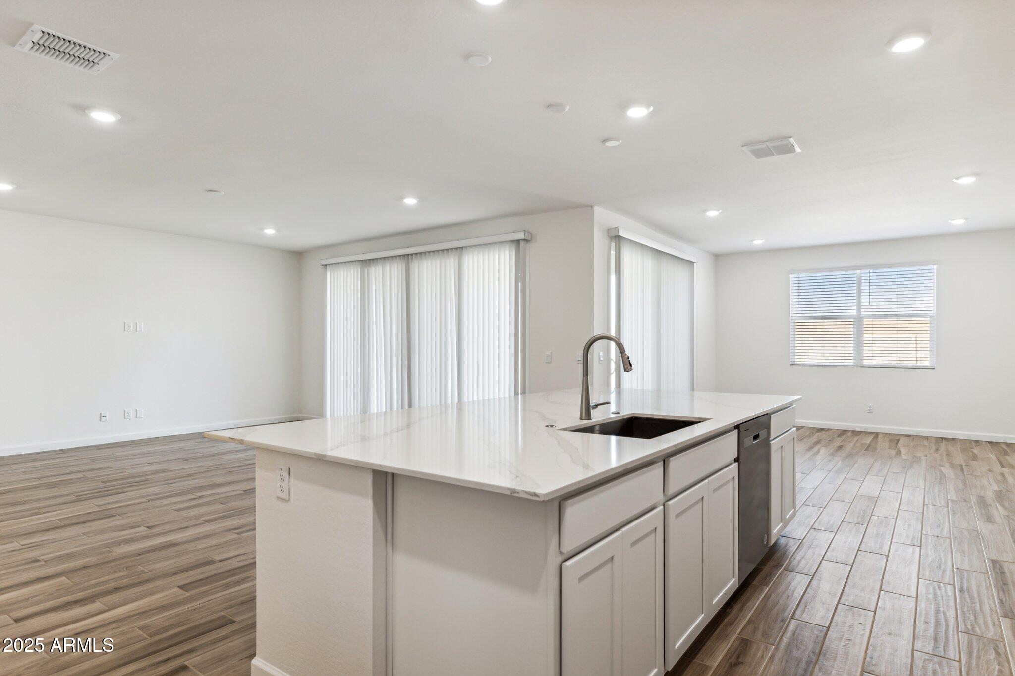 15354 W COTTONTAIL Lane