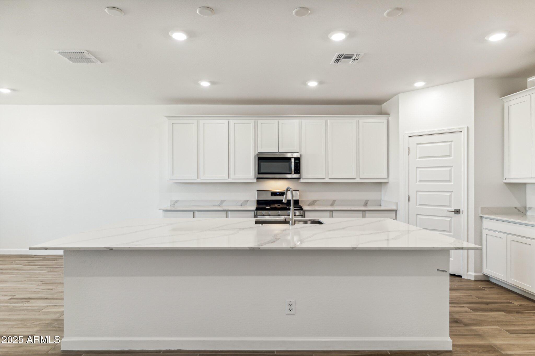 15354 W COTTONTAIL Lane