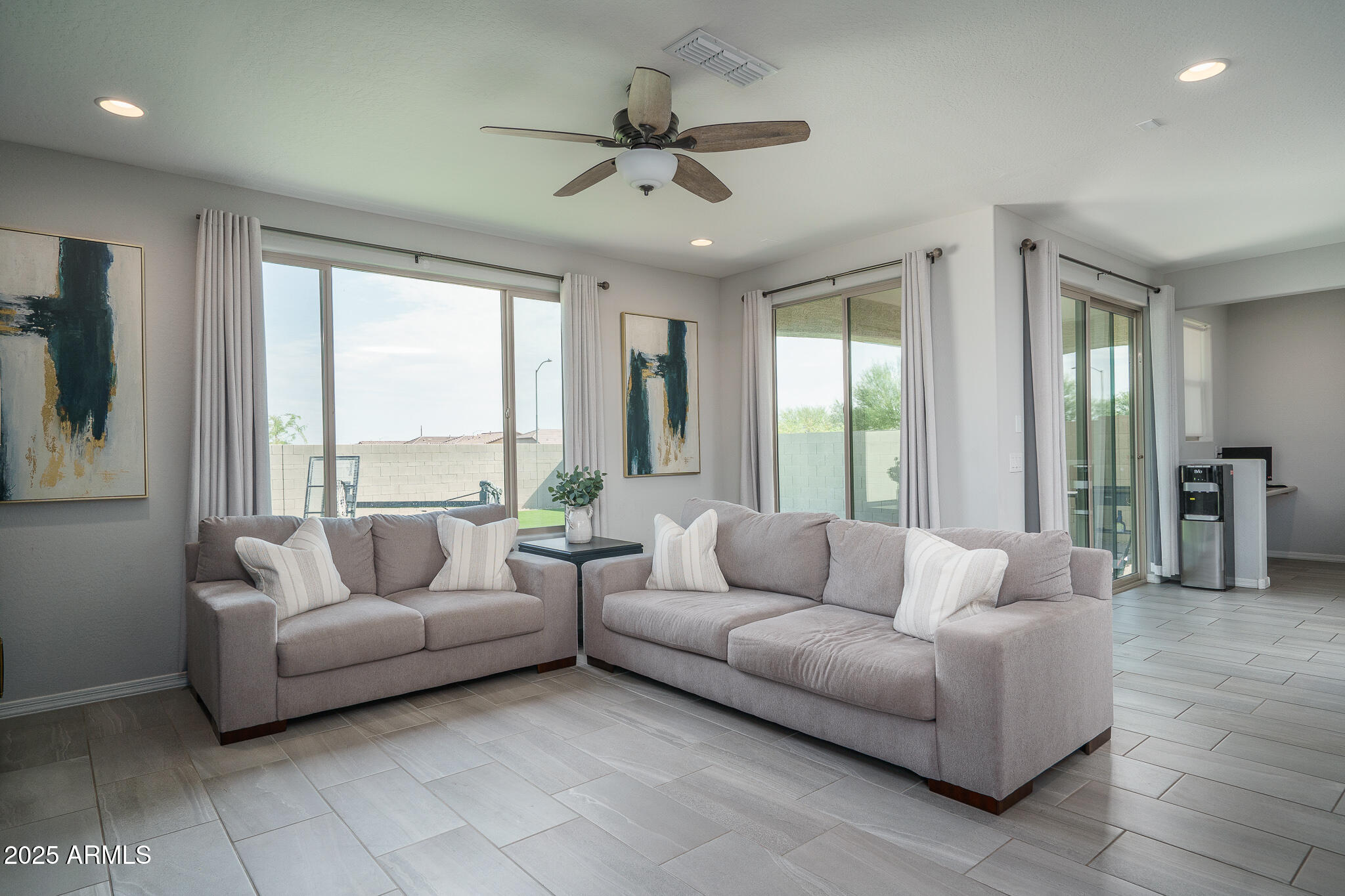 9046 W SAN MIGUEL Avenue