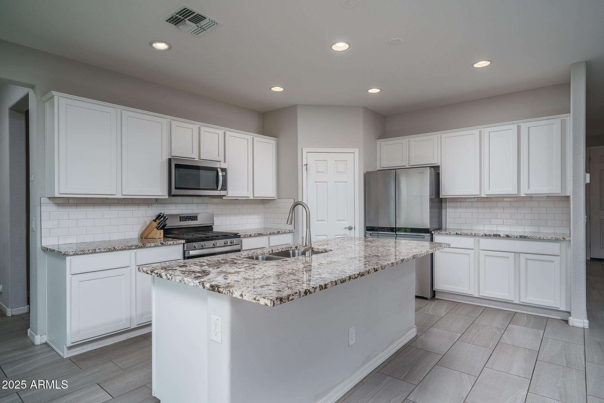 9046 W SAN MIGUEL Avenue