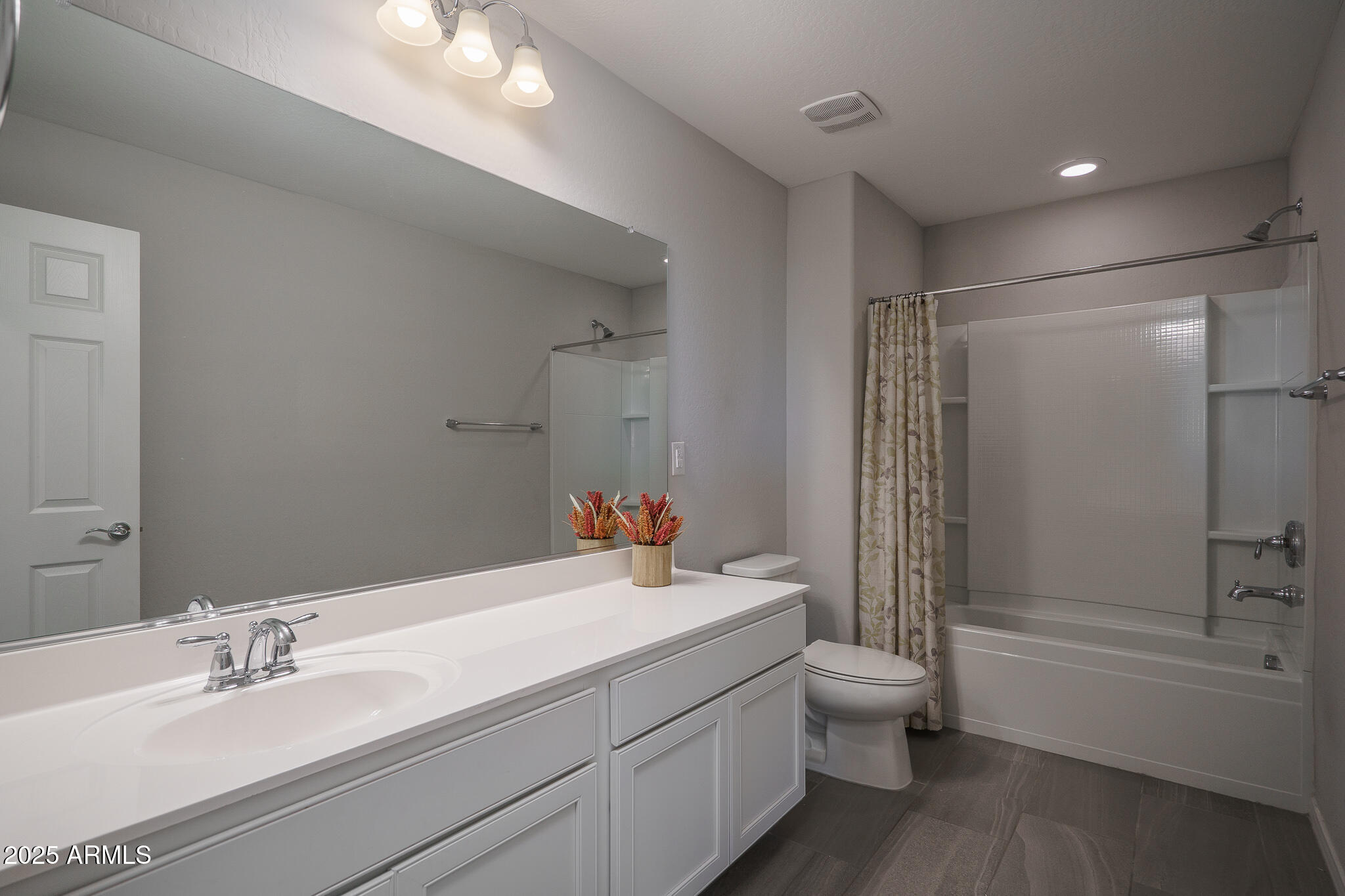 9046 W SAN MIGUEL Avenue