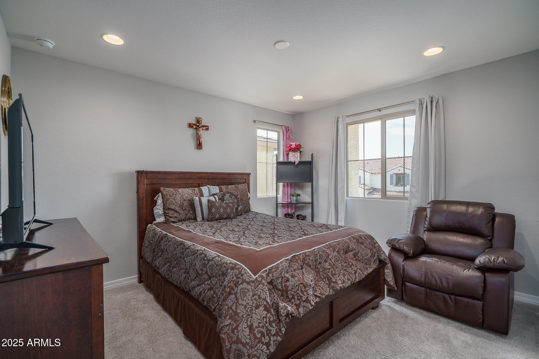 9046 W SAN MIGUEL Avenue