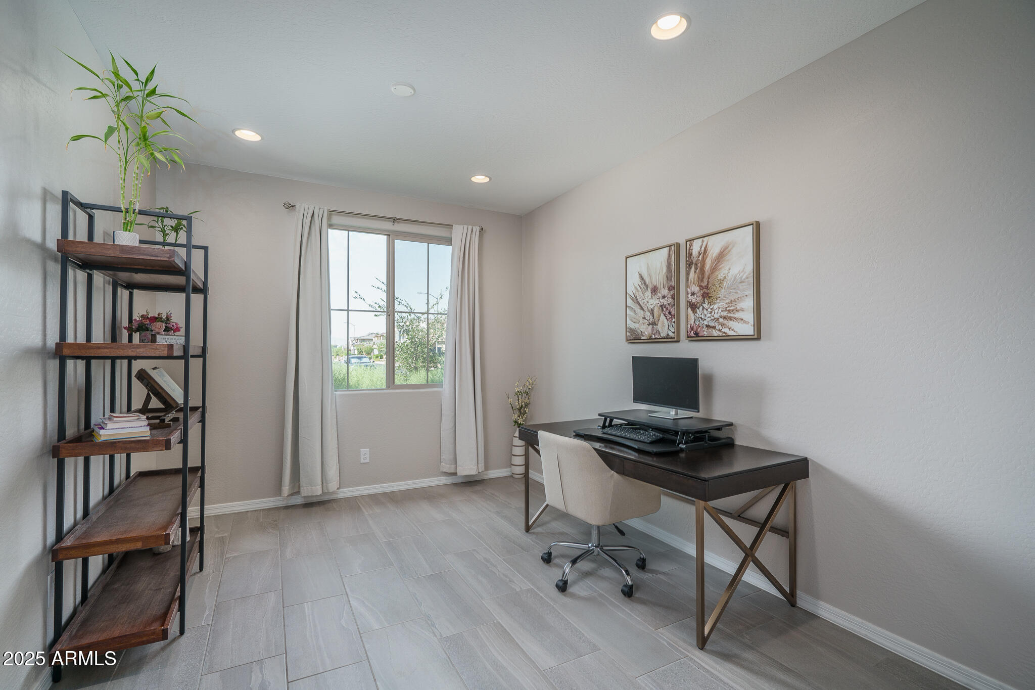 9046 W SAN MIGUEL Avenue