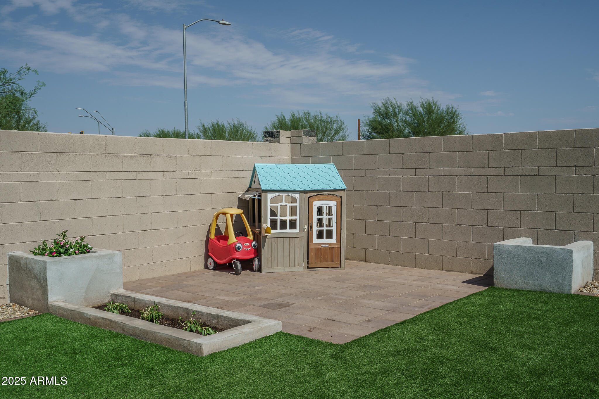 9046 W SAN MIGUEL Avenue