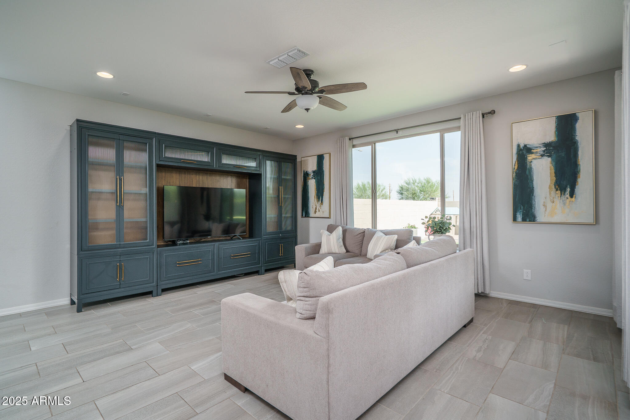 9046 W SAN MIGUEL Avenue