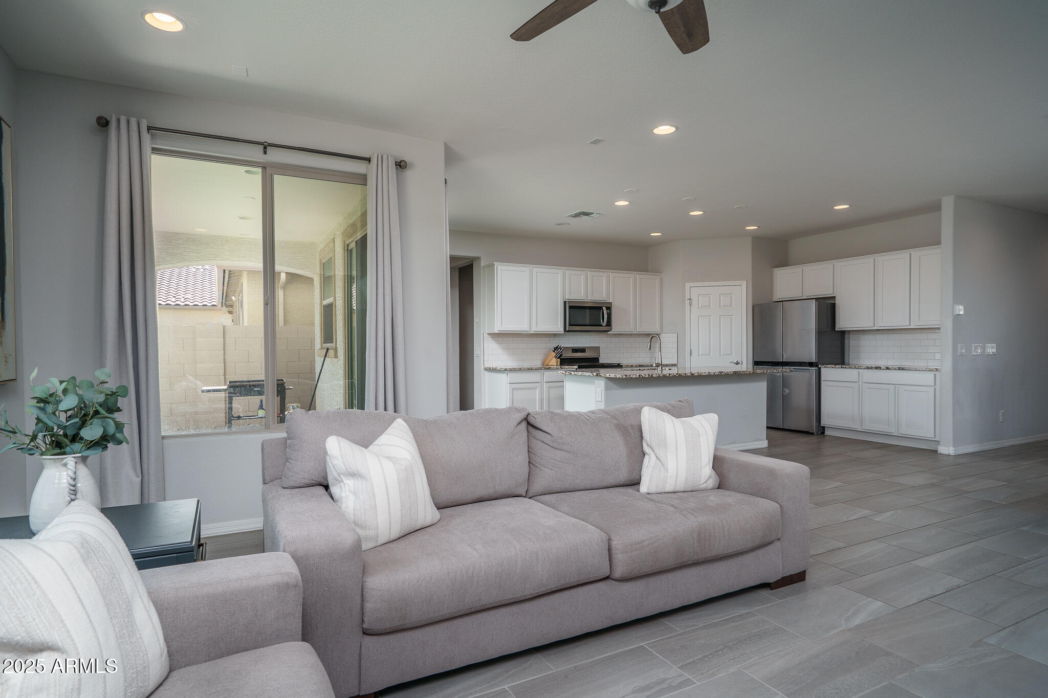 9046 W SAN MIGUEL Avenue