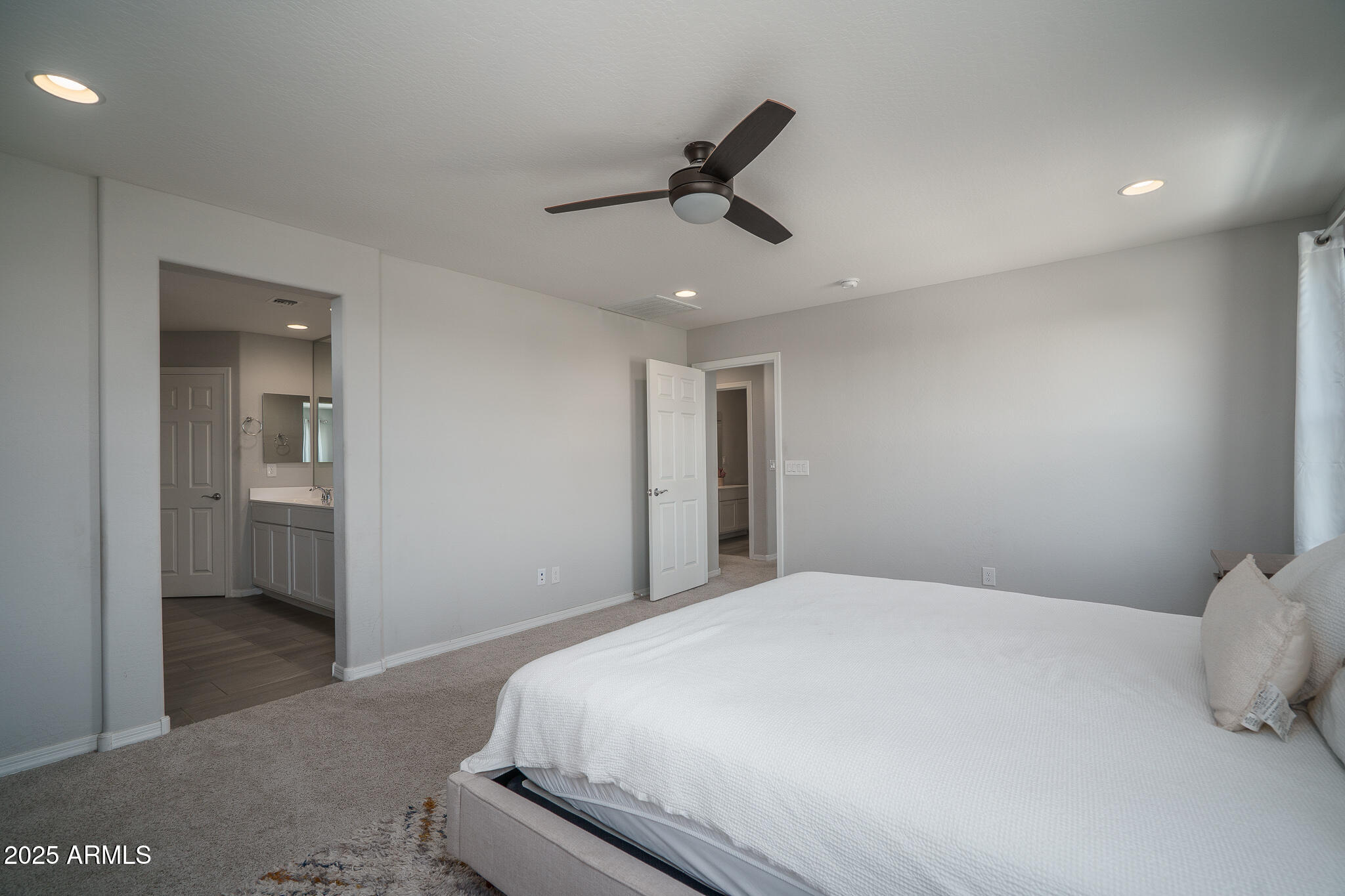 9046 W SAN MIGUEL Avenue