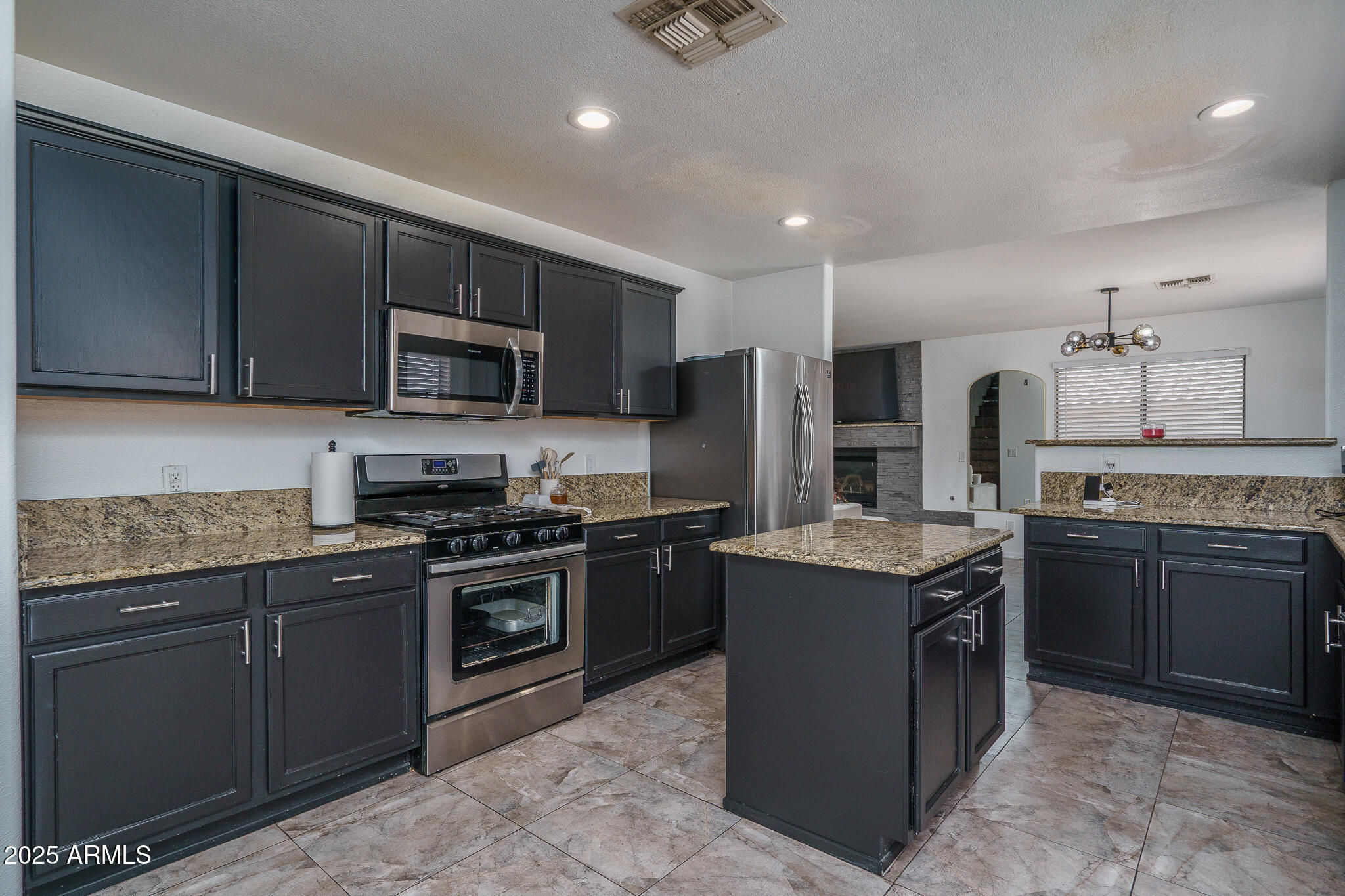 16006 W LINCOLN Street