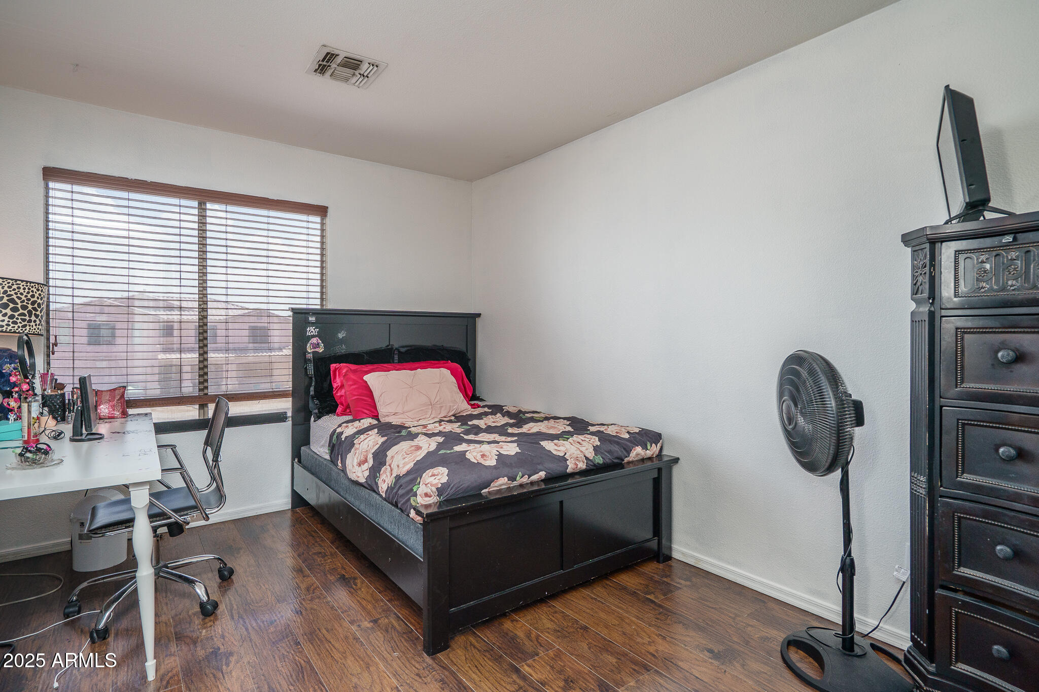 16006 W LINCOLN Street