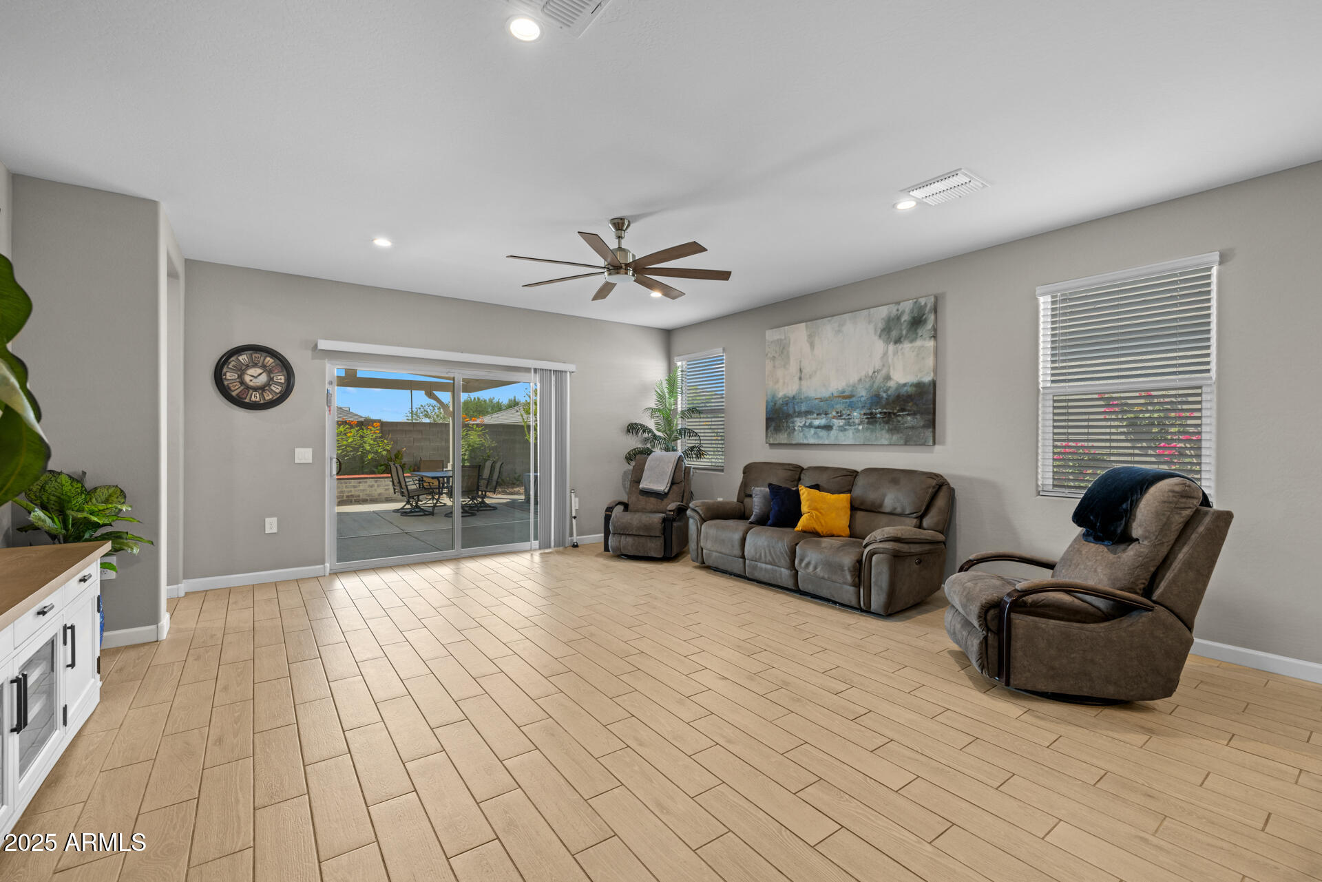 19031 W SHEFFER Avenue