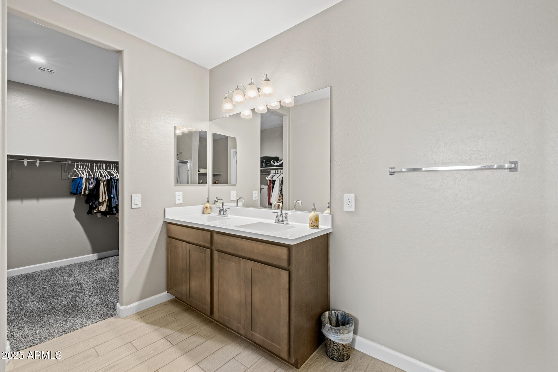 19031 W SHEFFER Avenue