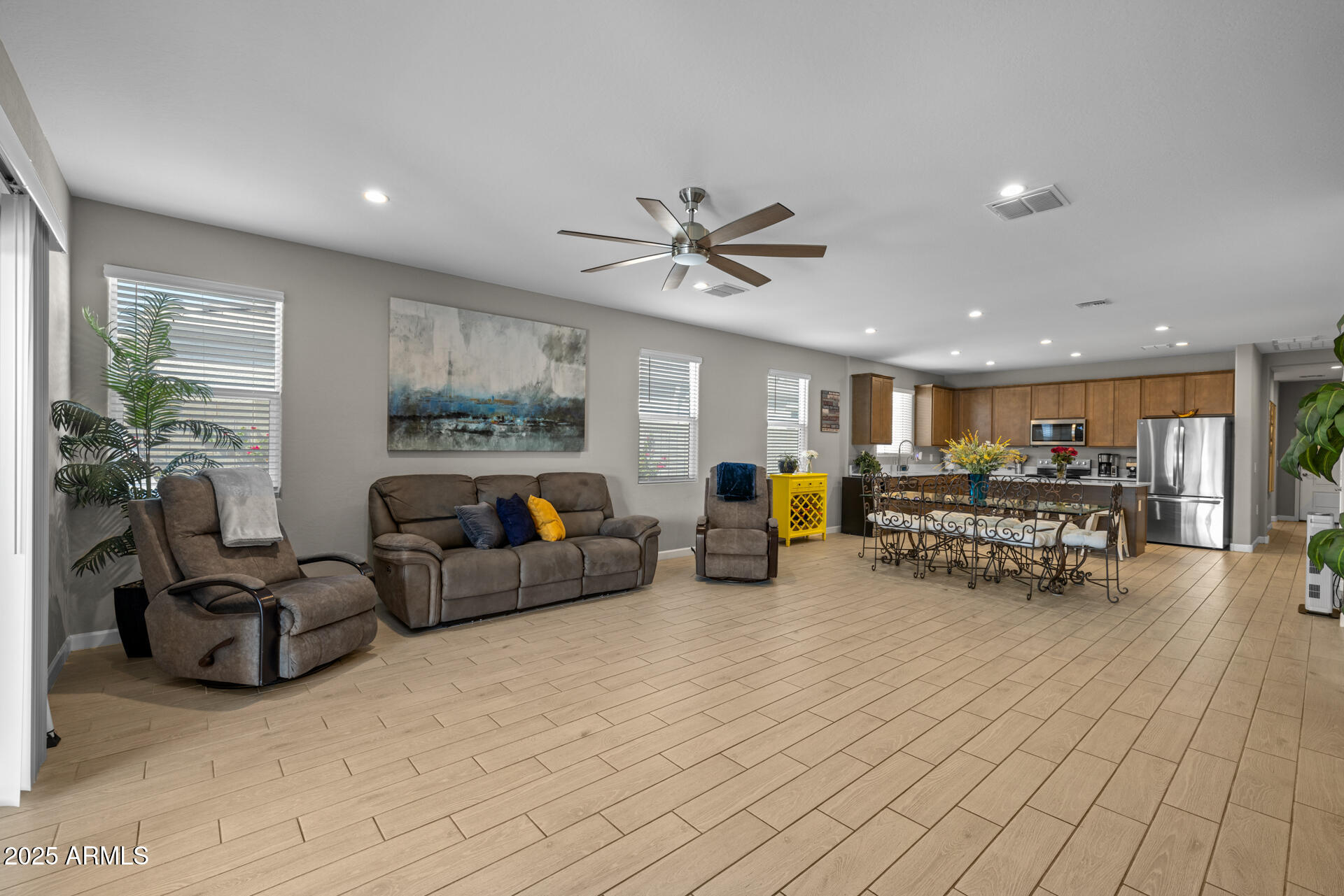 19031 W SHEFFER Avenue