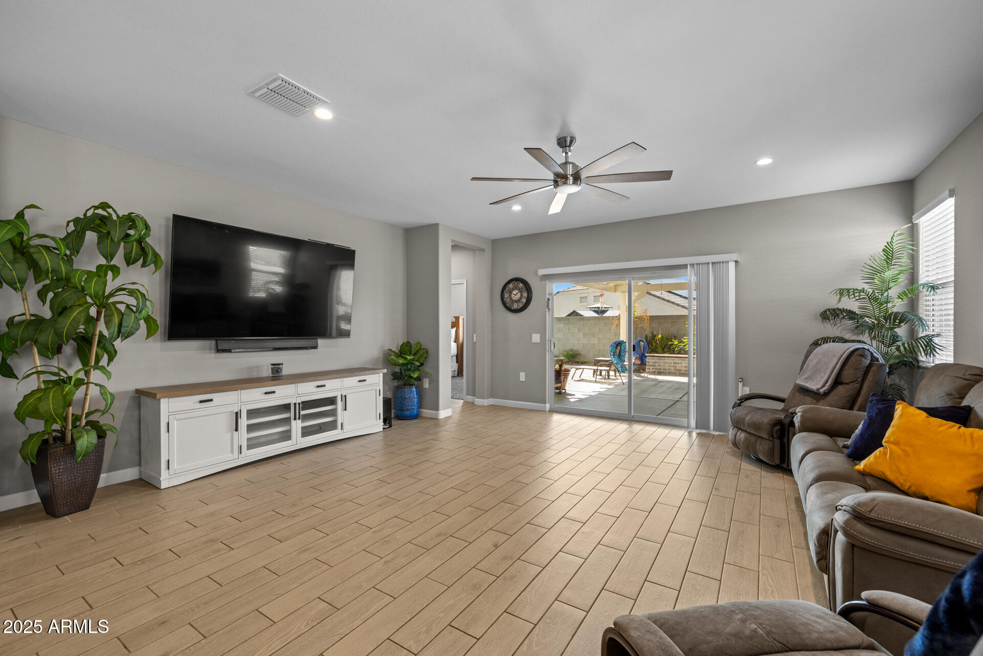 19031 W SHEFFER Avenue