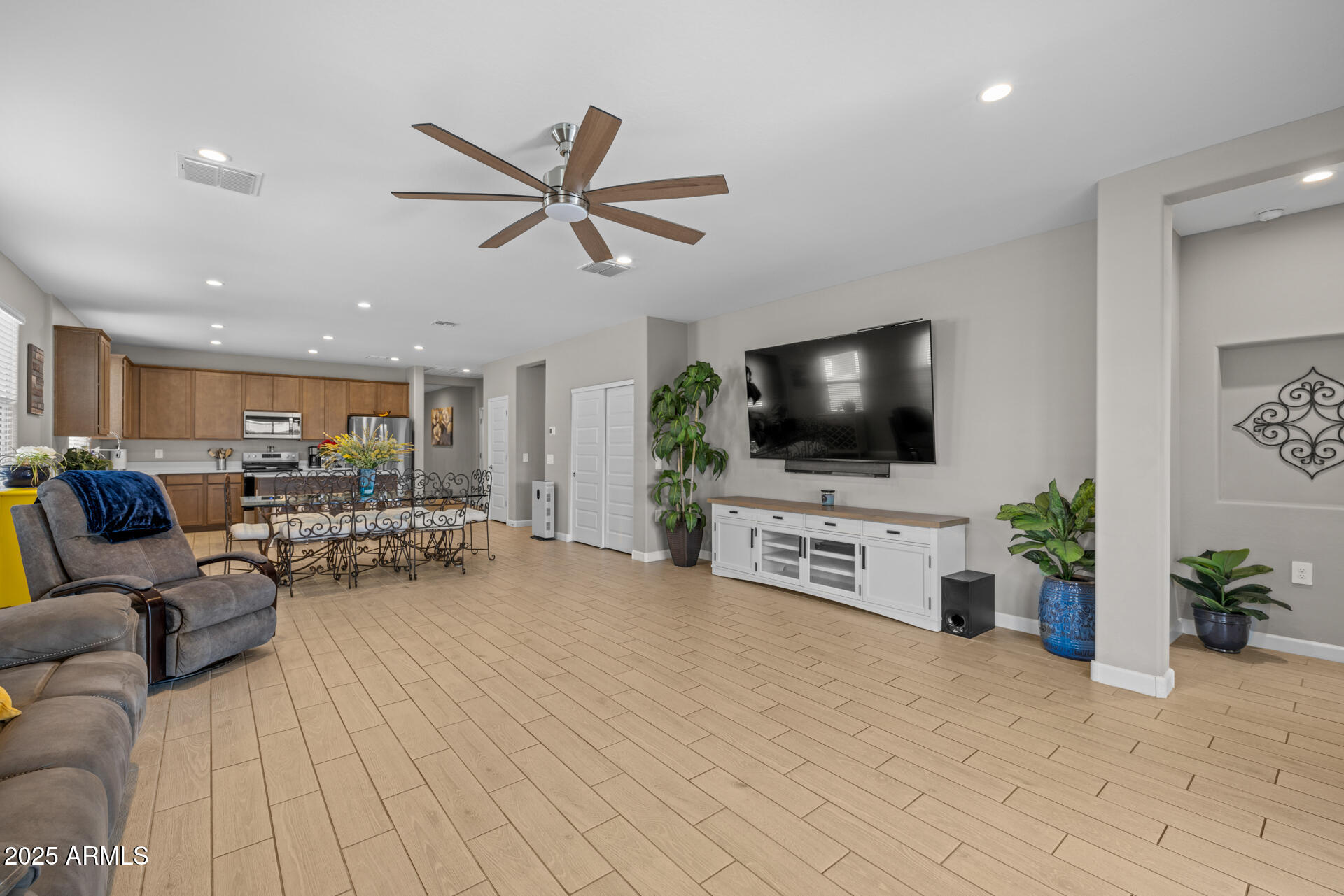 19031 W SHEFFER Avenue