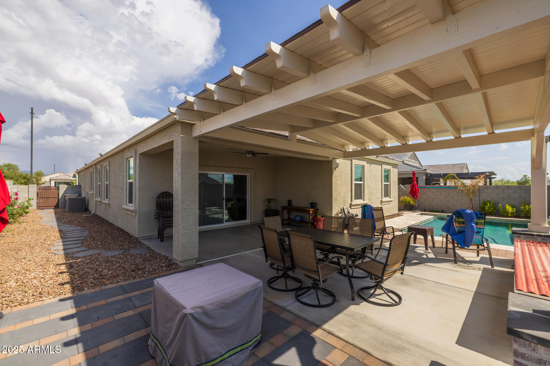 19031 W SHEFFER Avenue