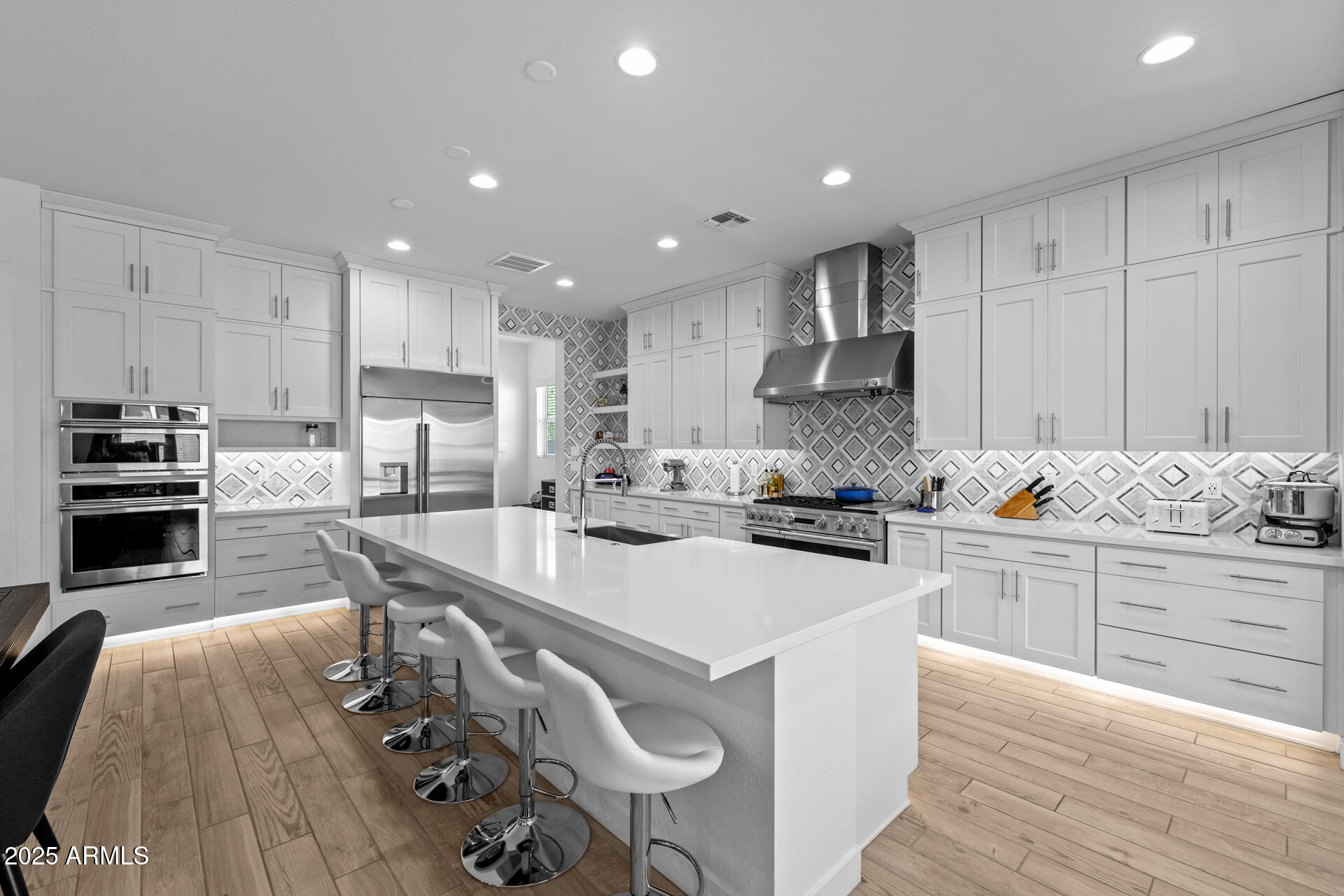 5451 S BENTON