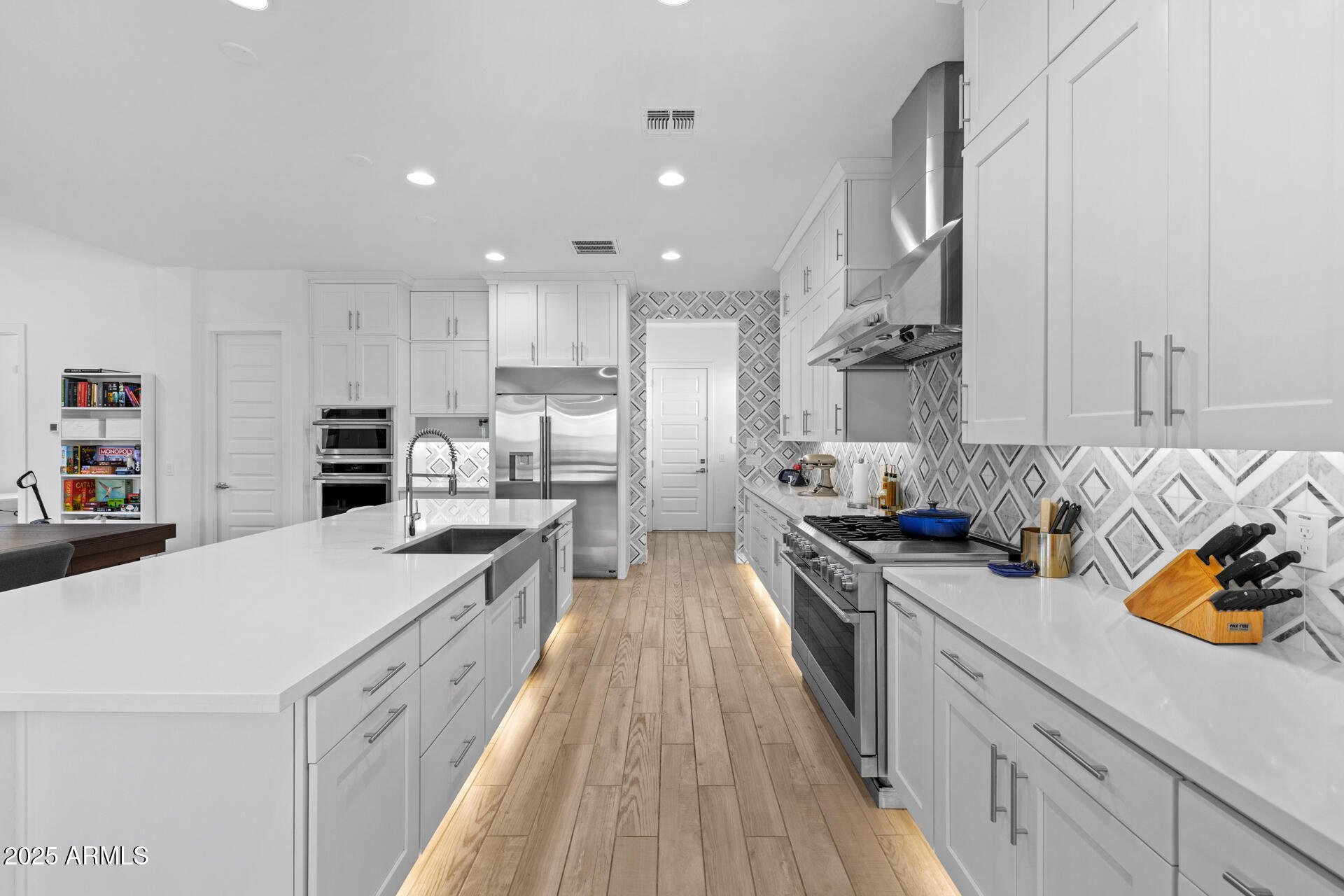 5451 S BENTON
