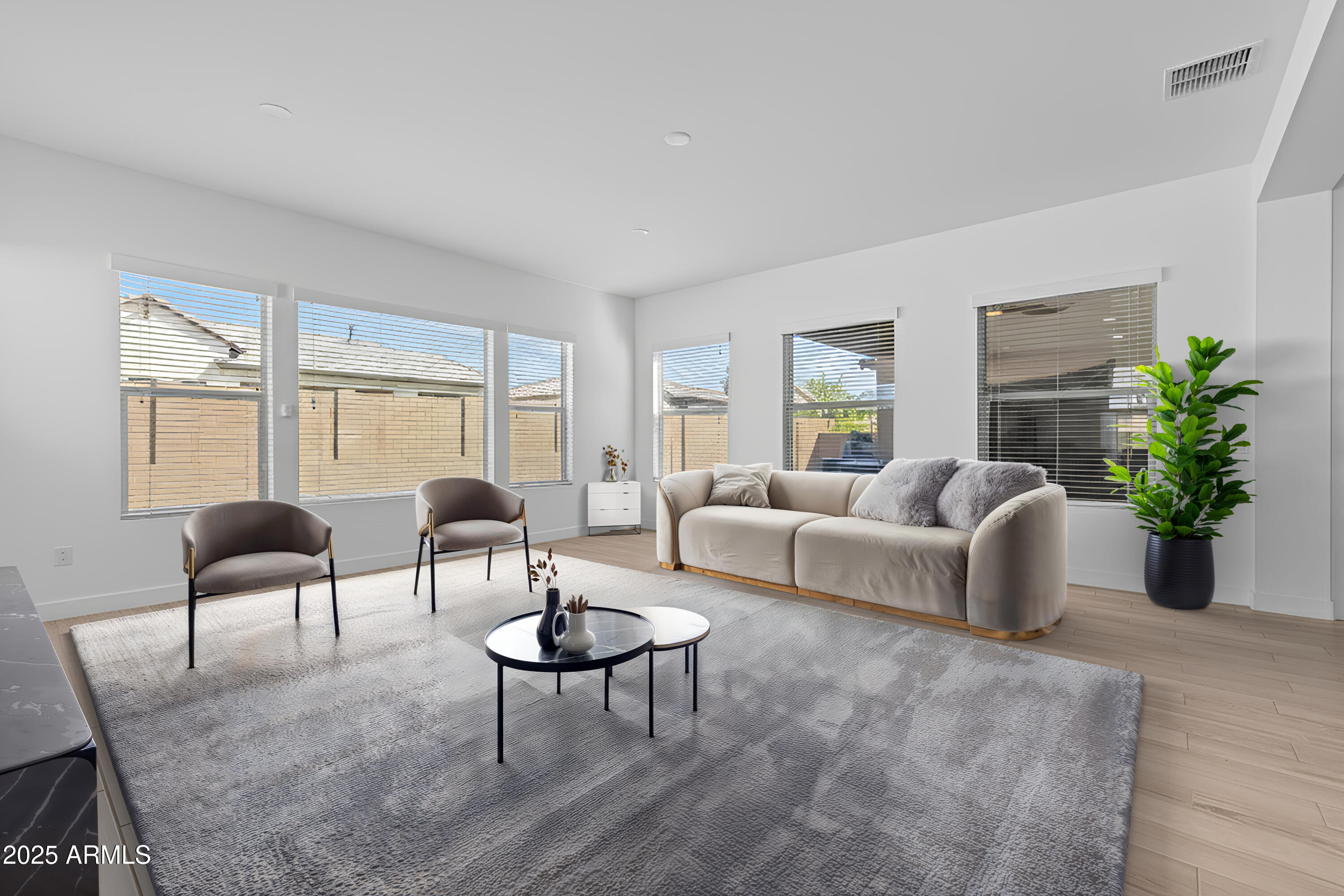 5451 S BENTON
