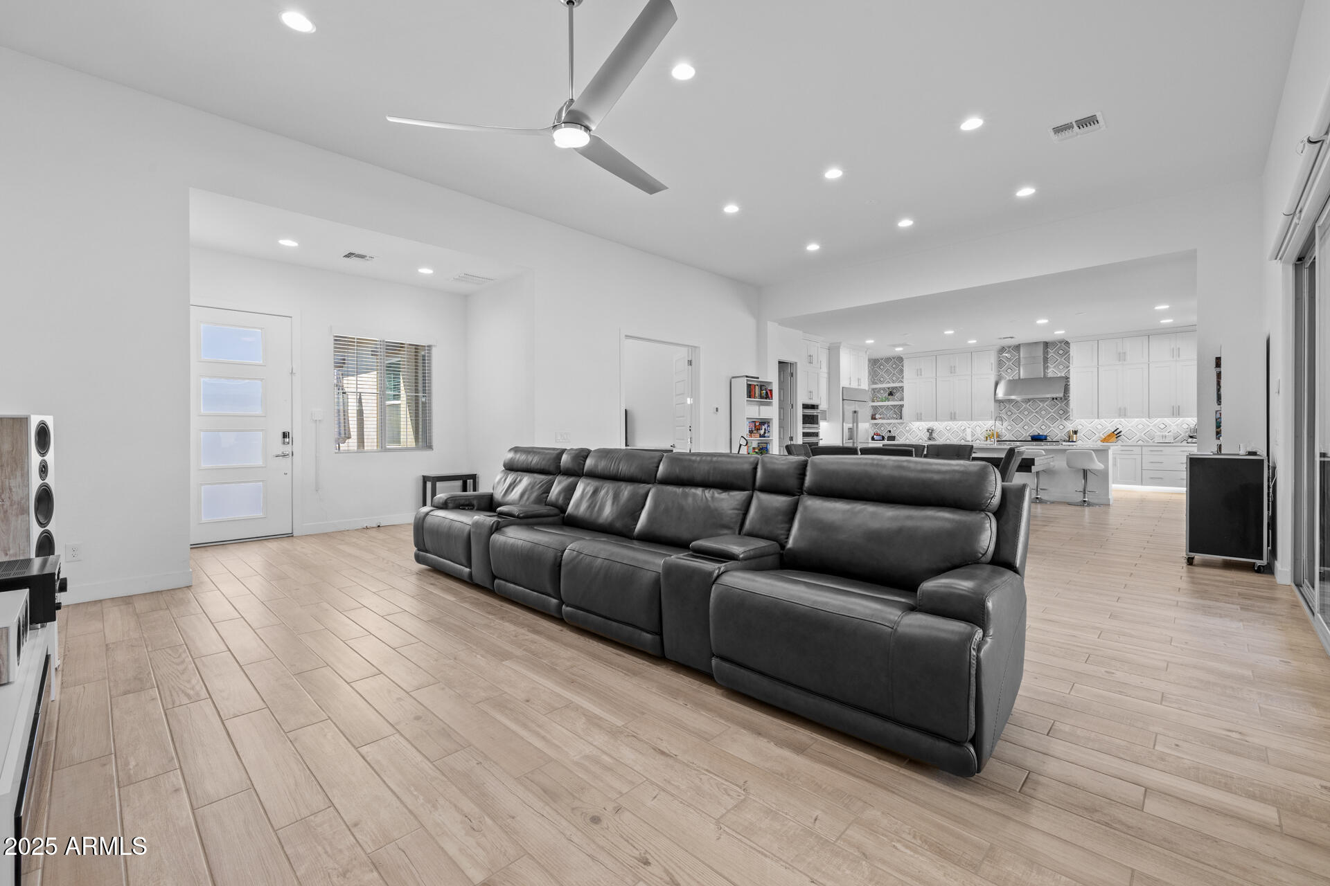 5451 S BENTON