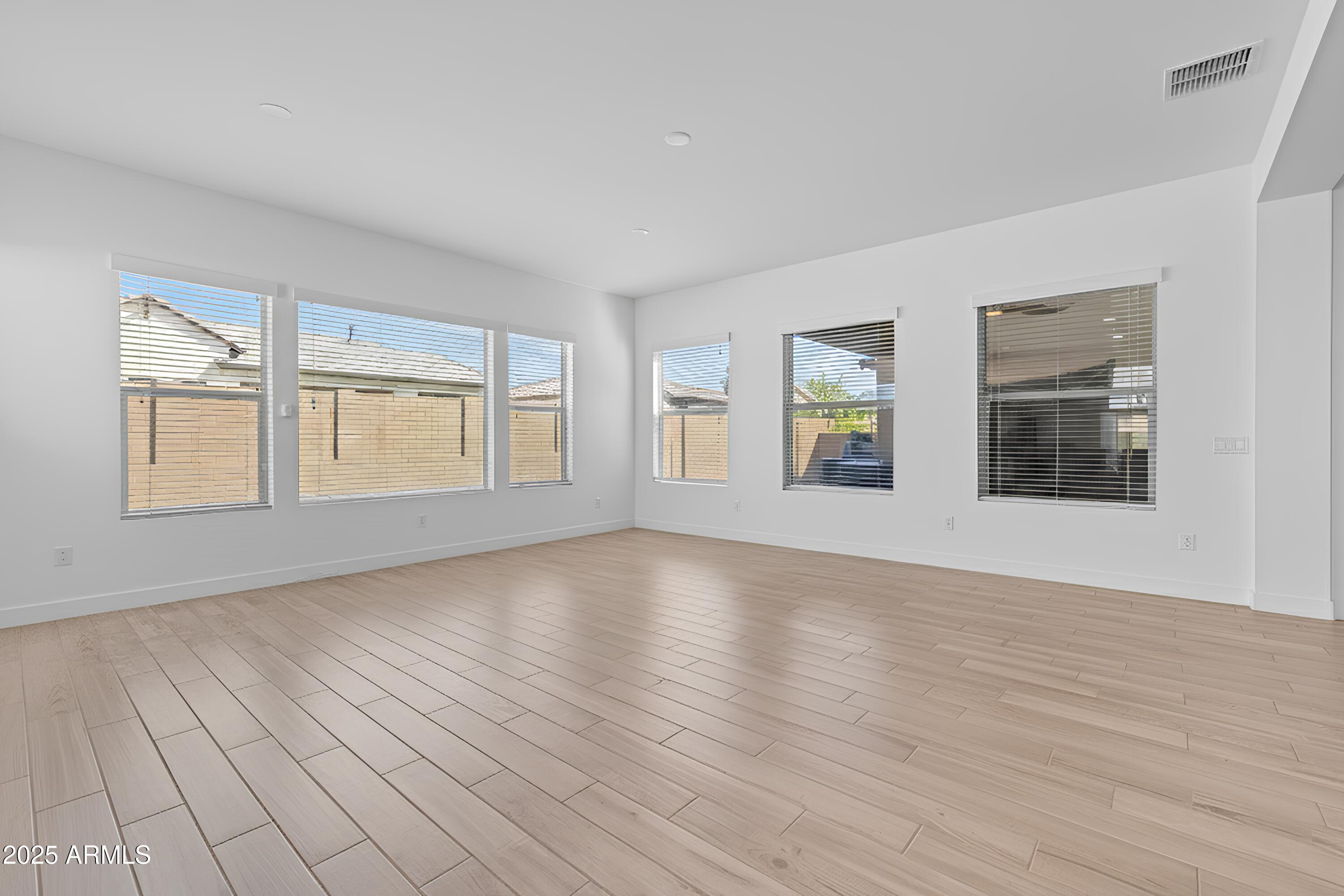 5451 S BENTON