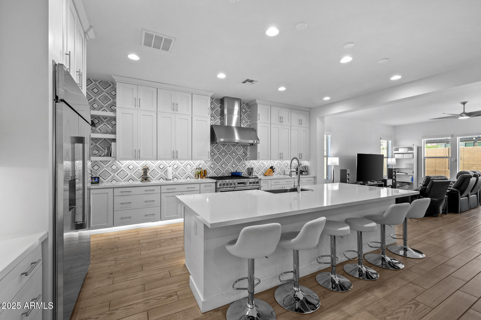 5451 S BENTON