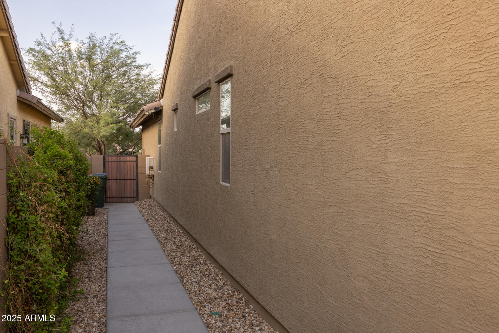 2803 W POLLACK Street