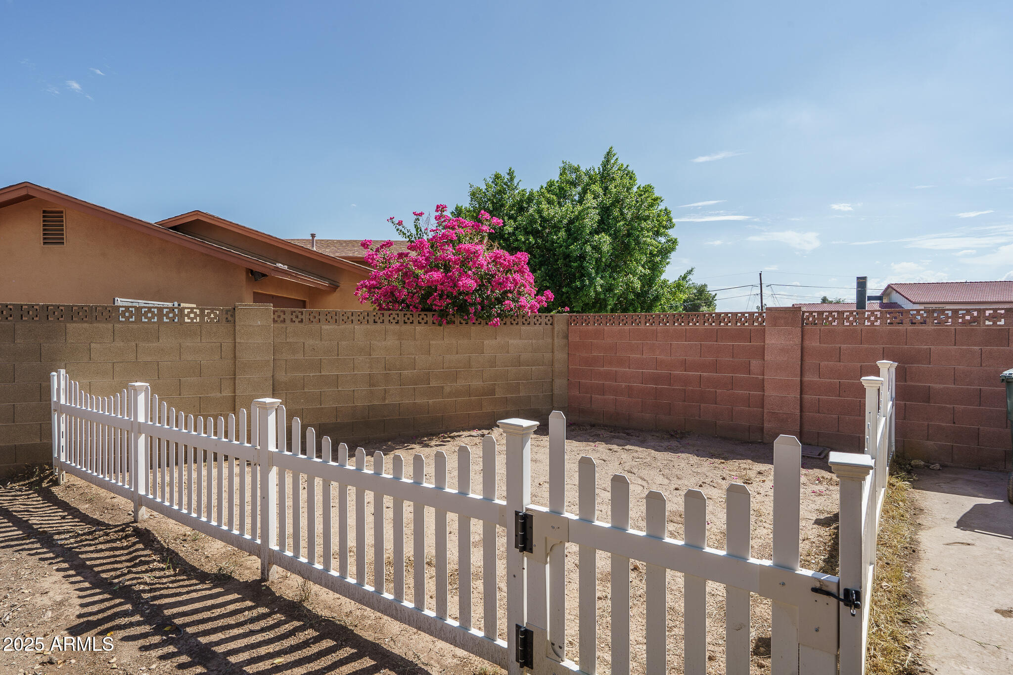 4010 W SOLANO Drive N