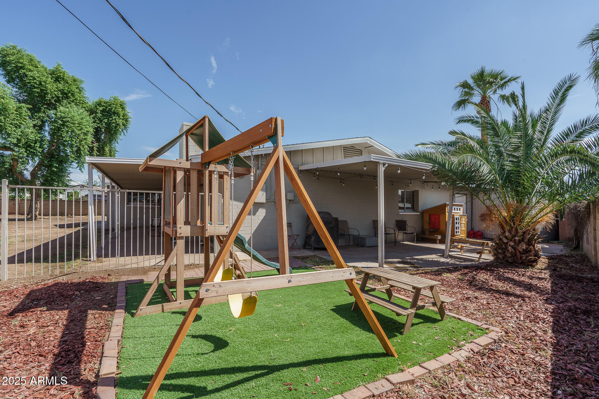 4010 W SOLANO Drive N