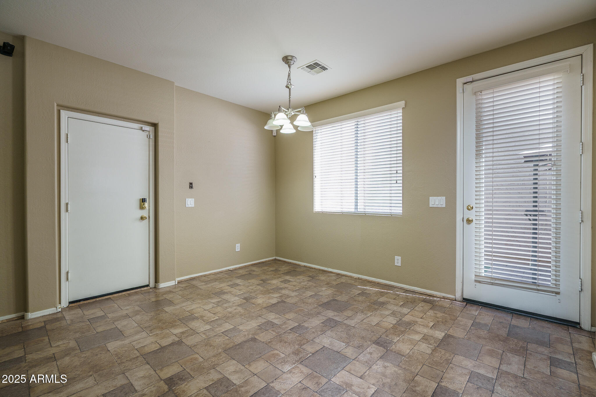 10032 W KINGMAN Street