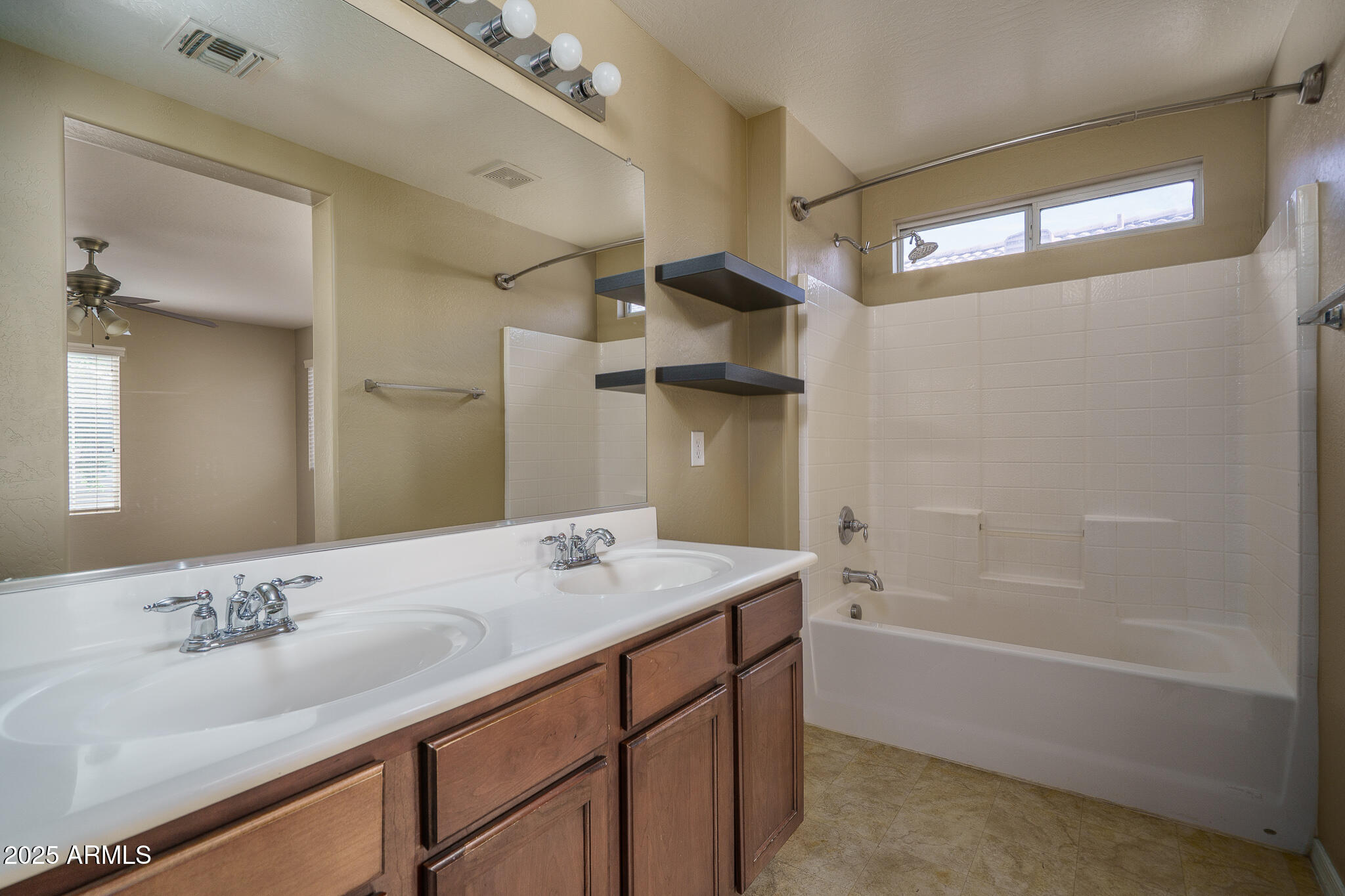 10032 W KINGMAN Street