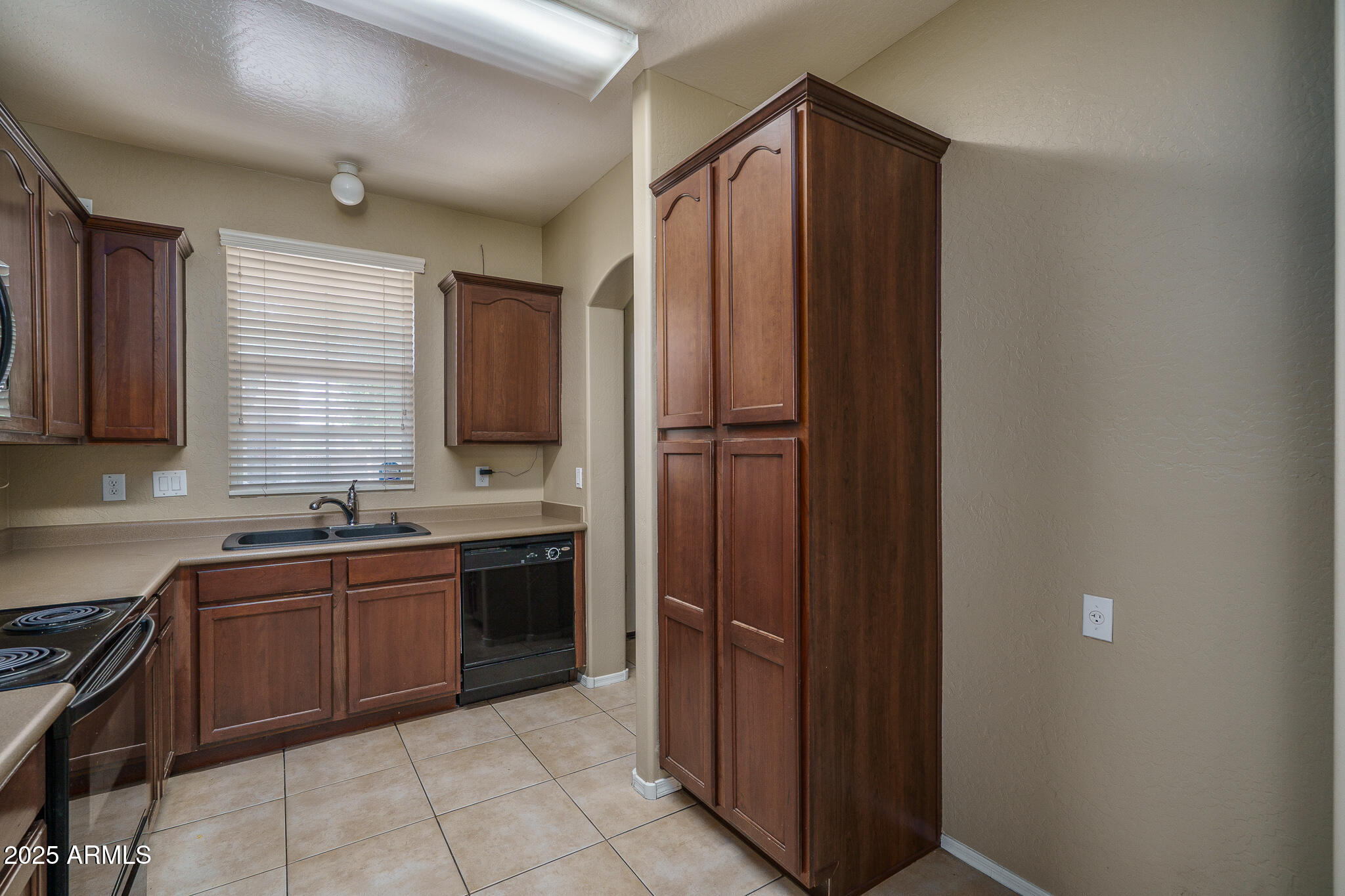 10032 W KINGMAN Street