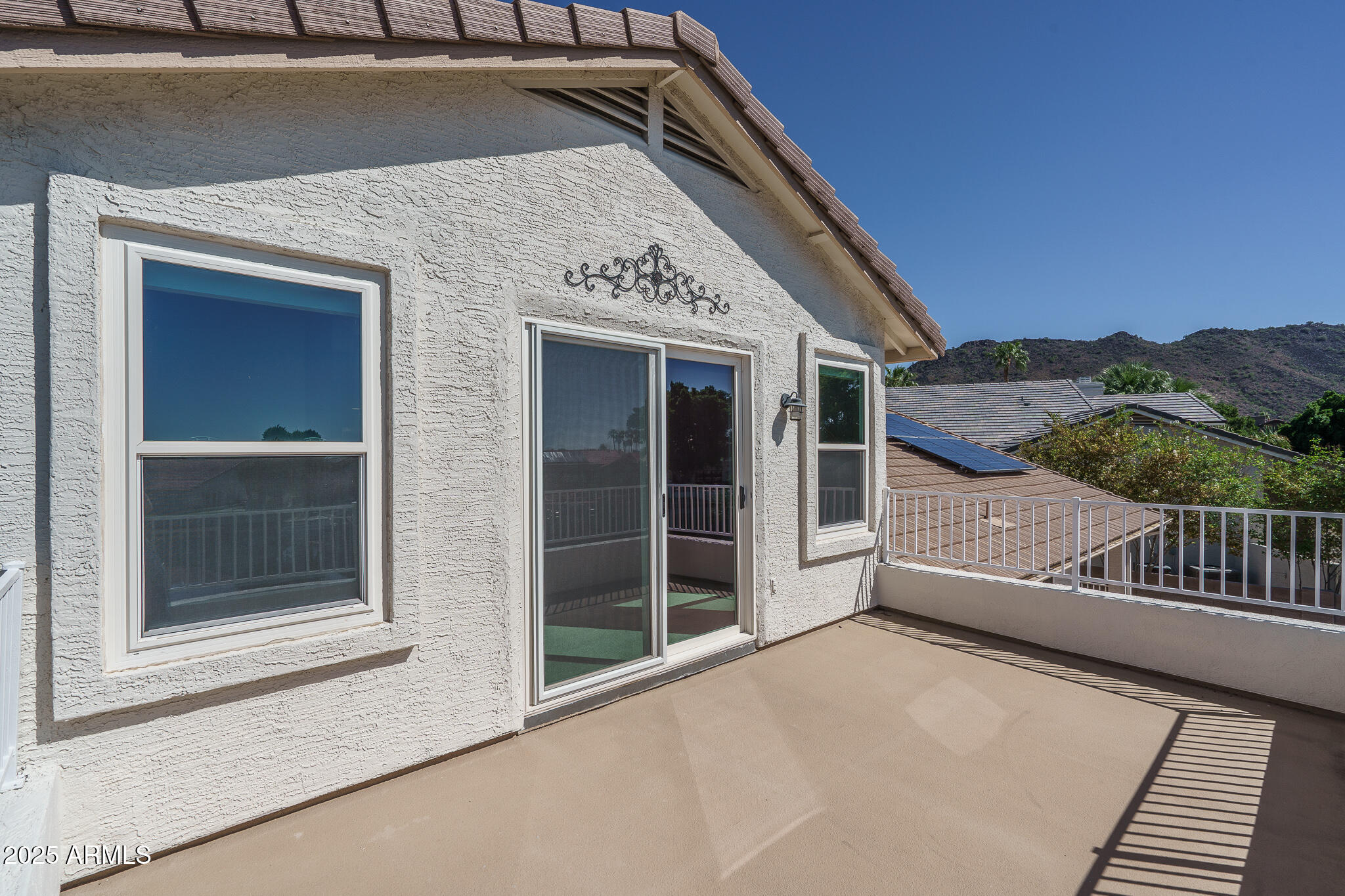 5561 W ROSE GARDEN Lane