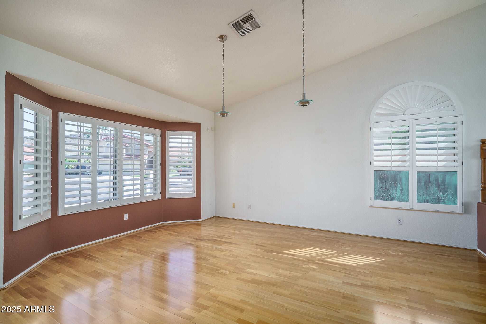 5561 W ROSE GARDEN Lane