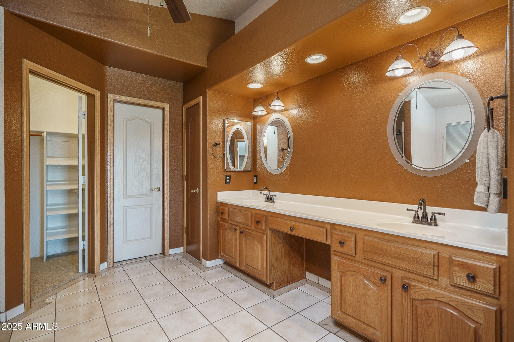 5561 W ROSE GARDEN Lane