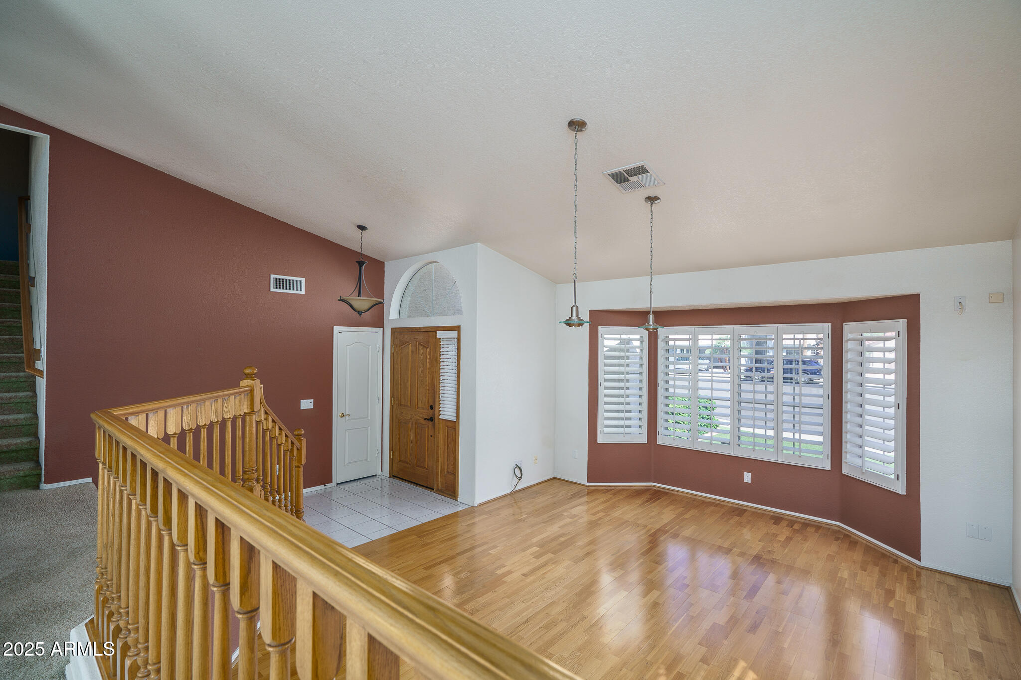 5561 W ROSE GARDEN Lane