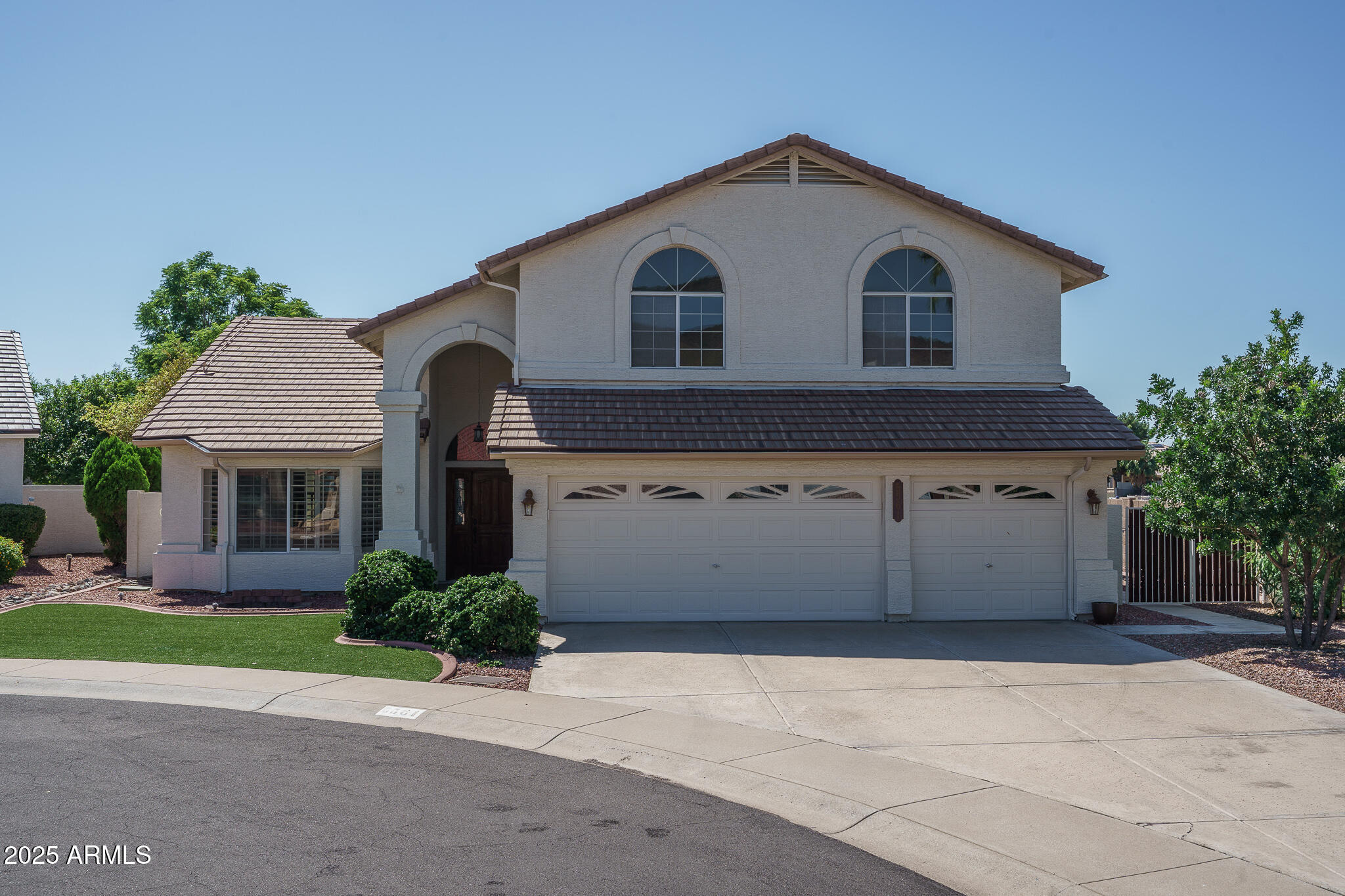 5561 W ROSE GARDEN Lane