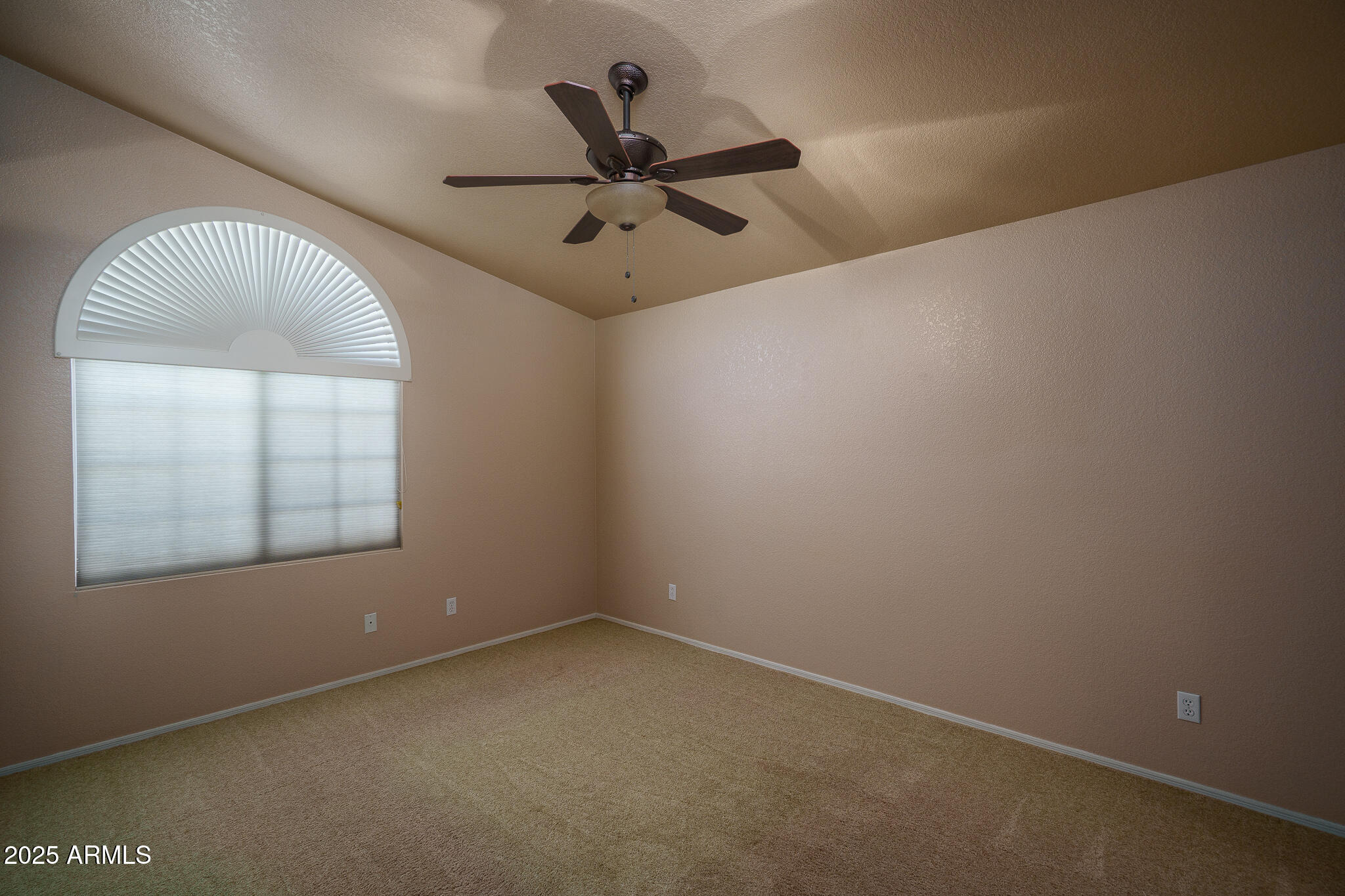 5561 W ROSE GARDEN Lane