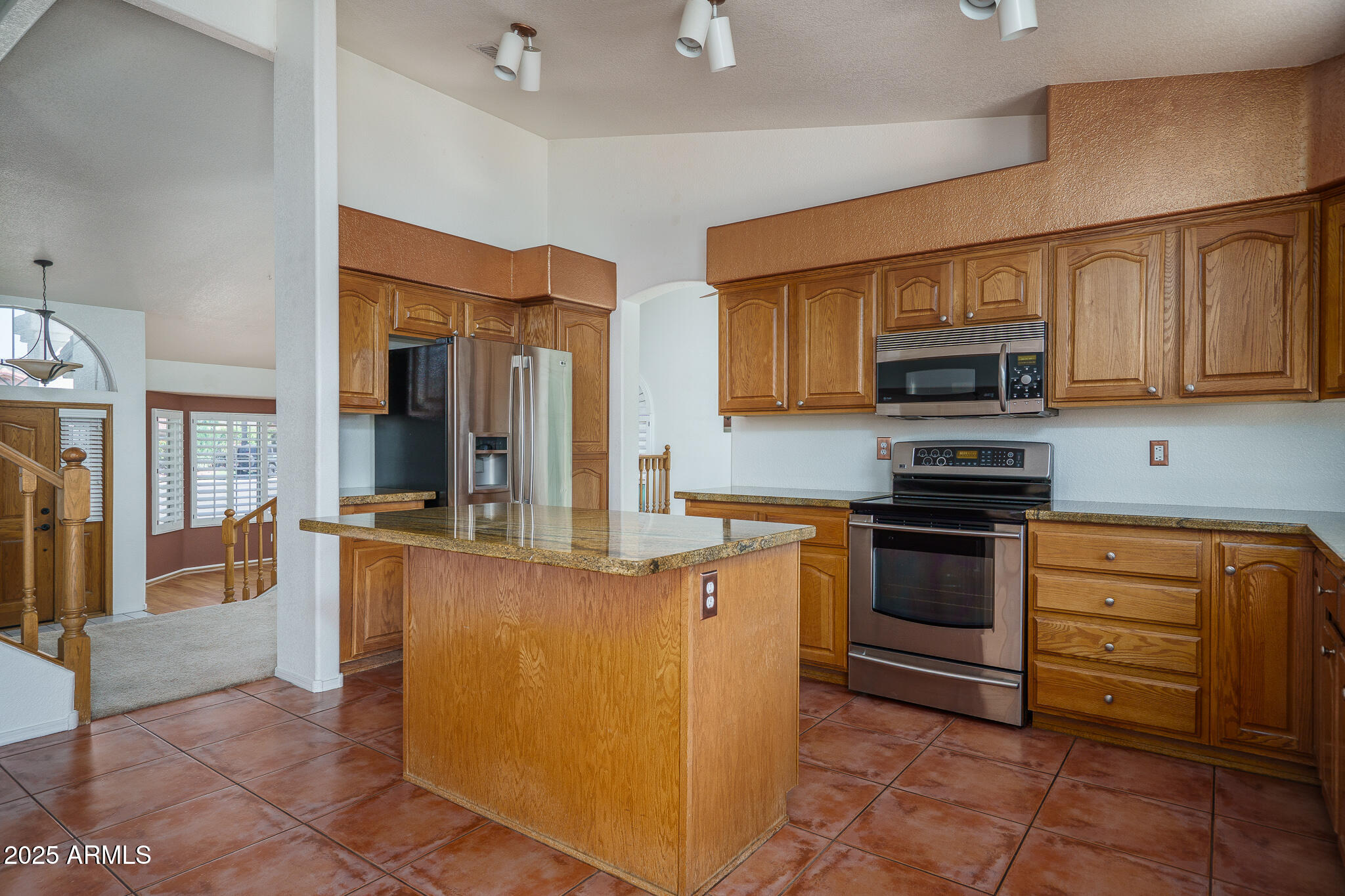 5561 W ROSE GARDEN Lane