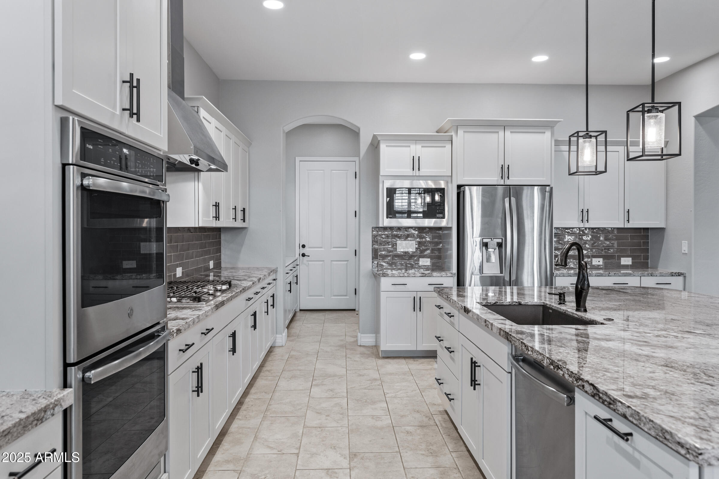 20947 W MARIPOSA Street