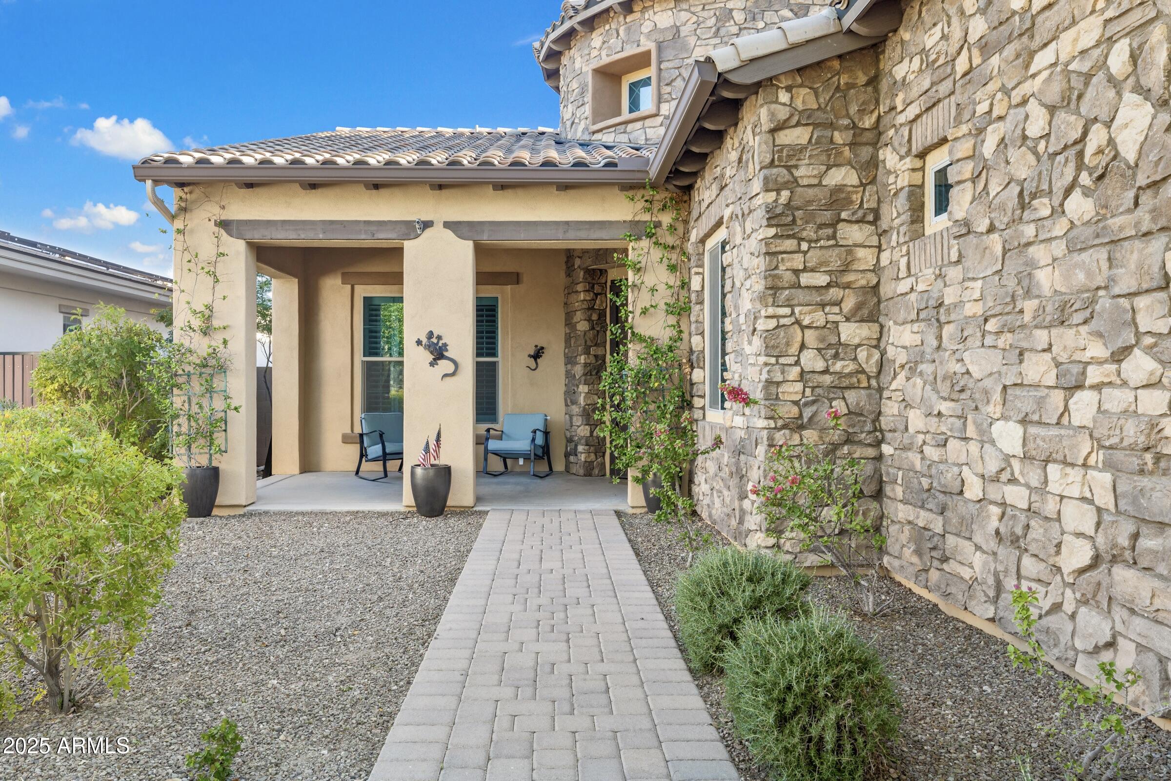 20947 W MARIPOSA Street