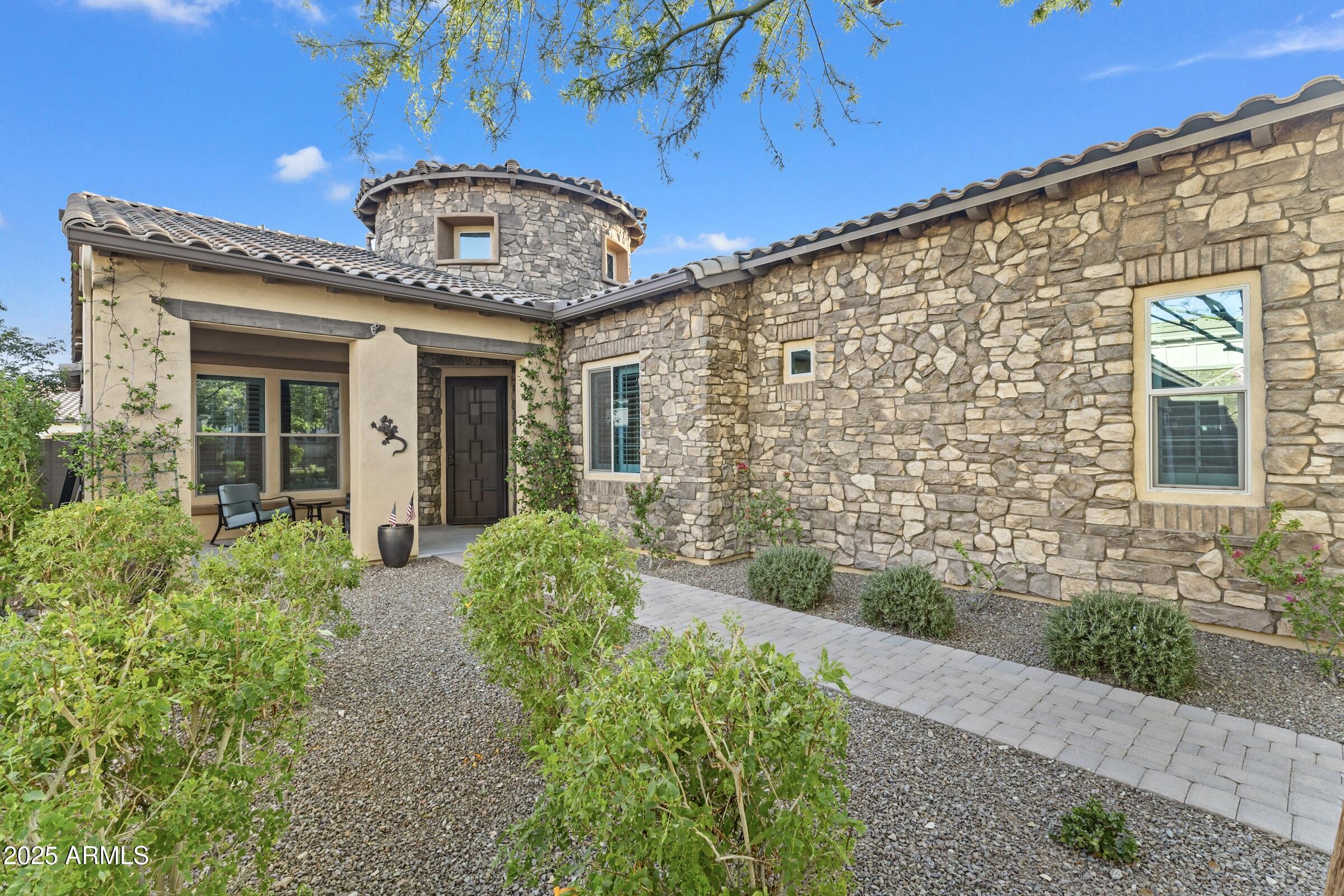 20947 W MARIPOSA Street